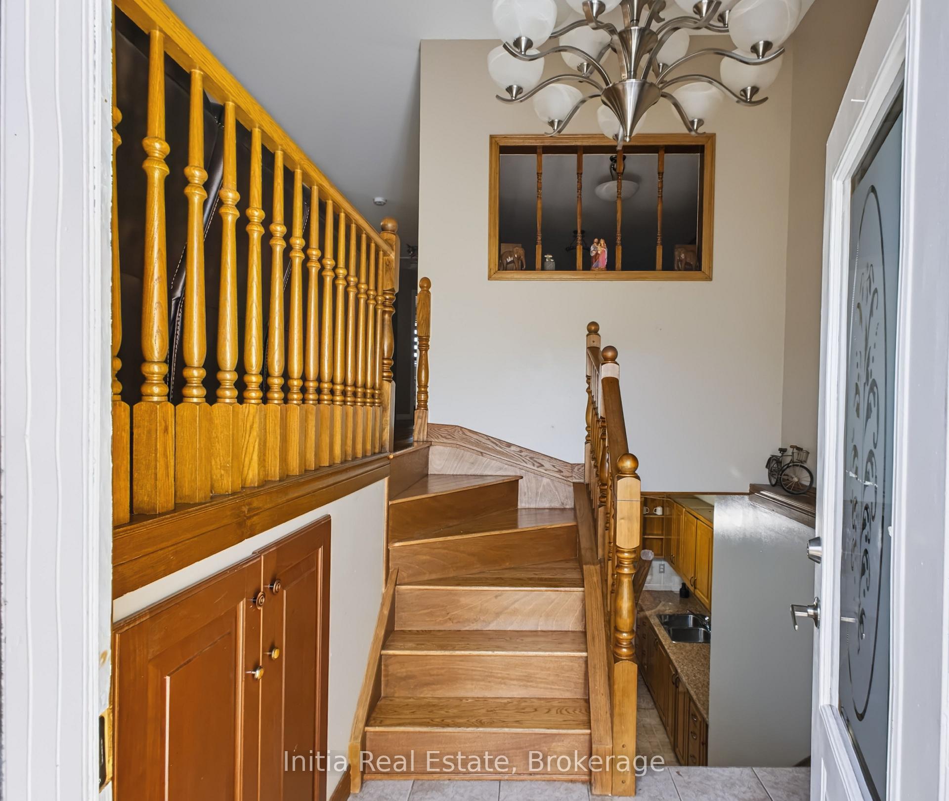 Photo 4 of 726 Sandison Street N, Windsor, Roseland East — HOMEH