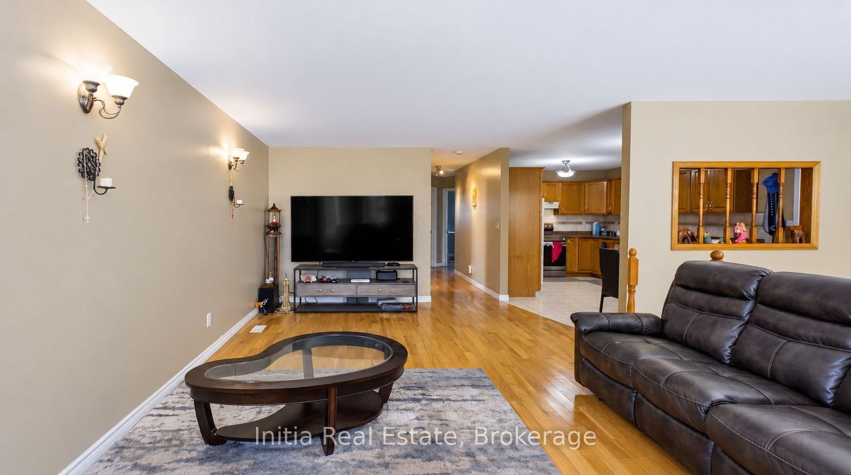Photo 7 of 726 Sandison Street N, Windsor, Roseland East — HOMEH