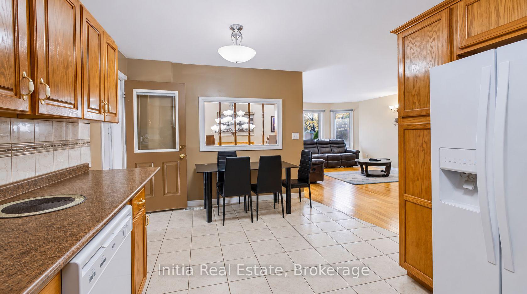 Photo 10 of 726 Sandison Street N, Windsor, Roseland East — HOMEH