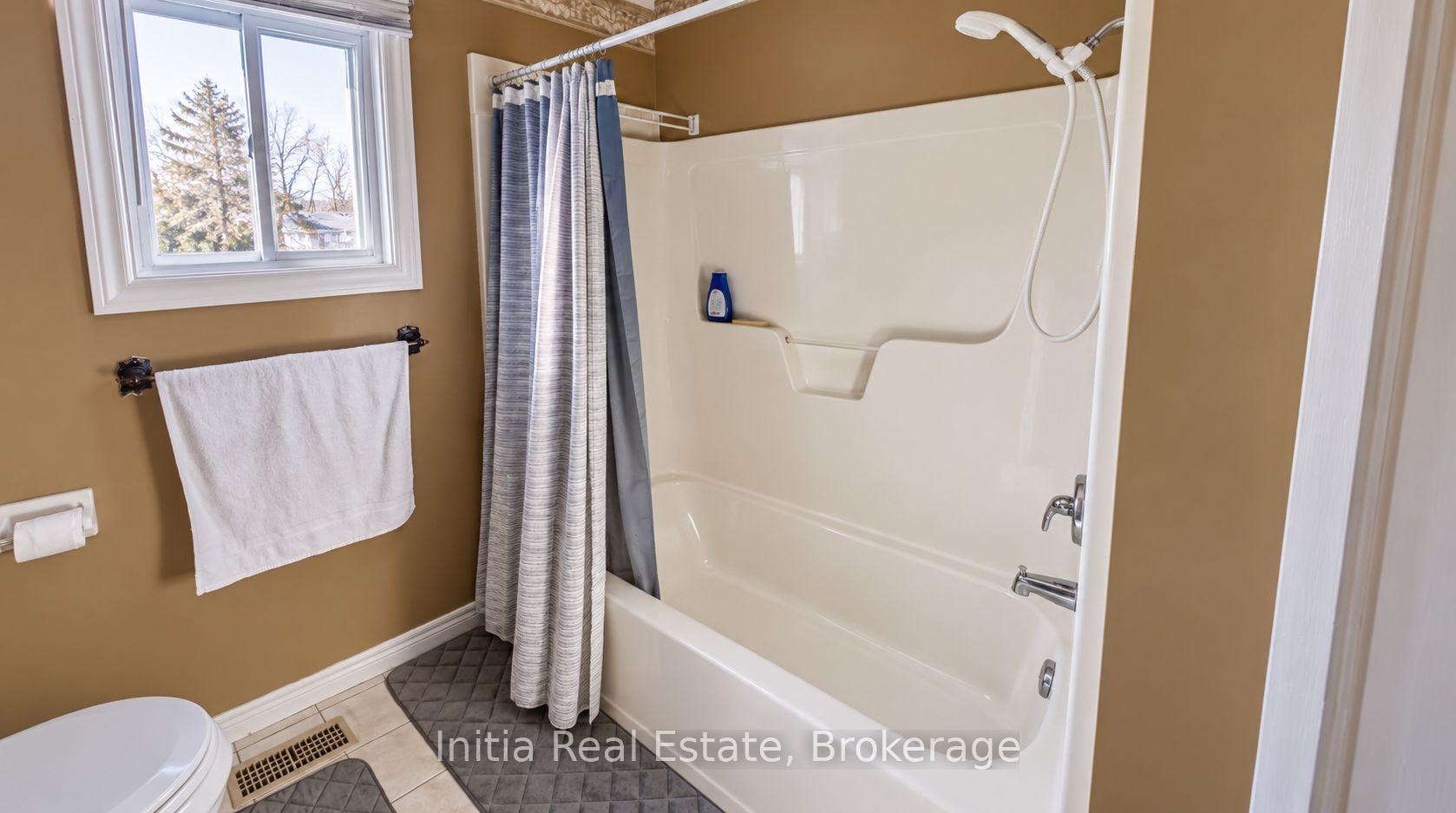 Photo 13 of 726 Sandison Street N, Windsor, Roseland East — HOMEH