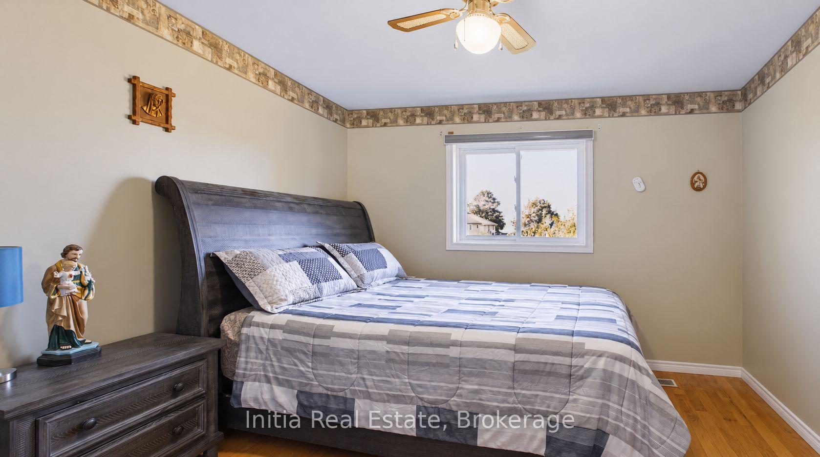 Photo 18 of 726 Sandison Street N, Windsor, Roseland East — HOMEH