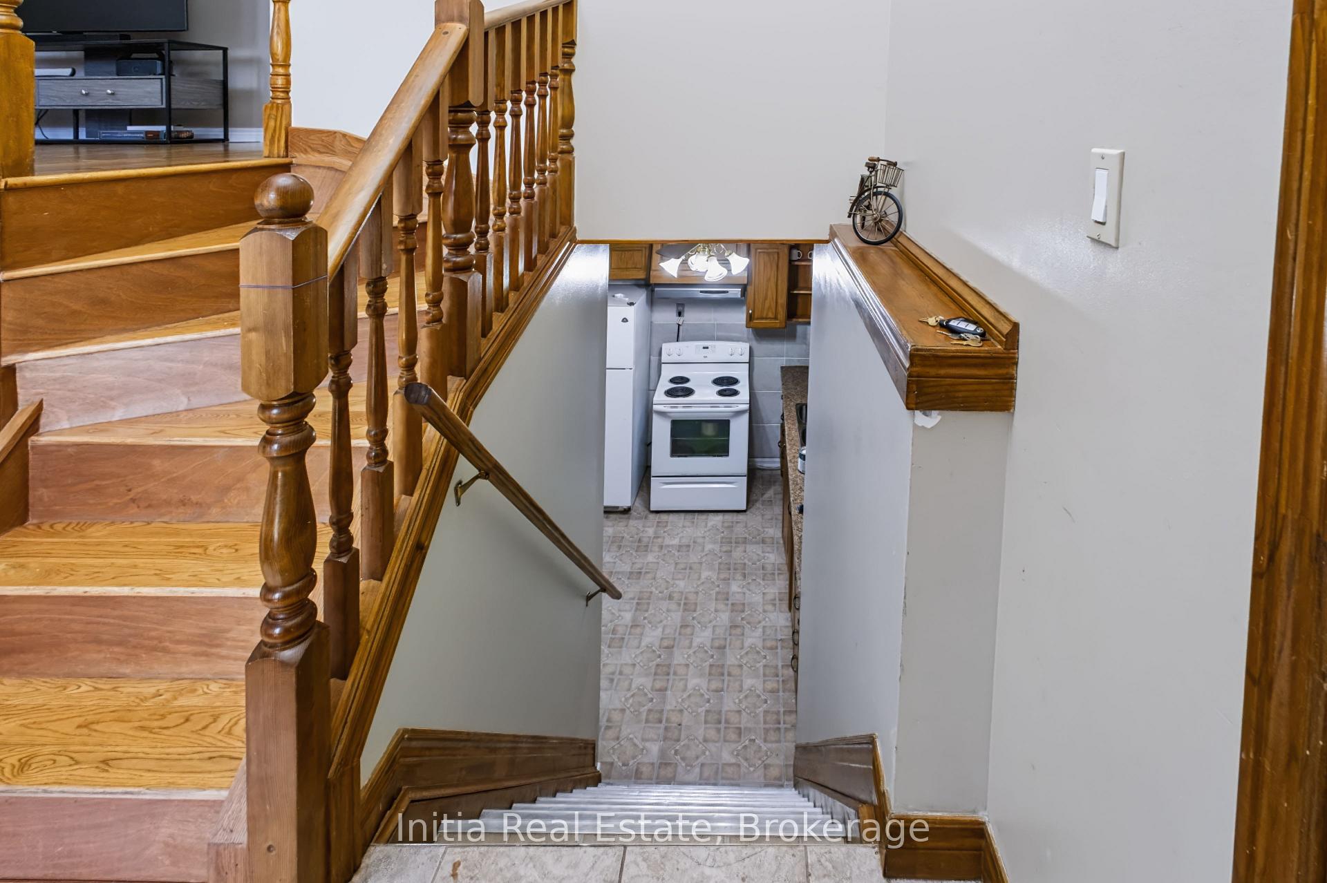 Photo 24 of 726 Sandison Street N, Windsor, Roseland East — HOMEH