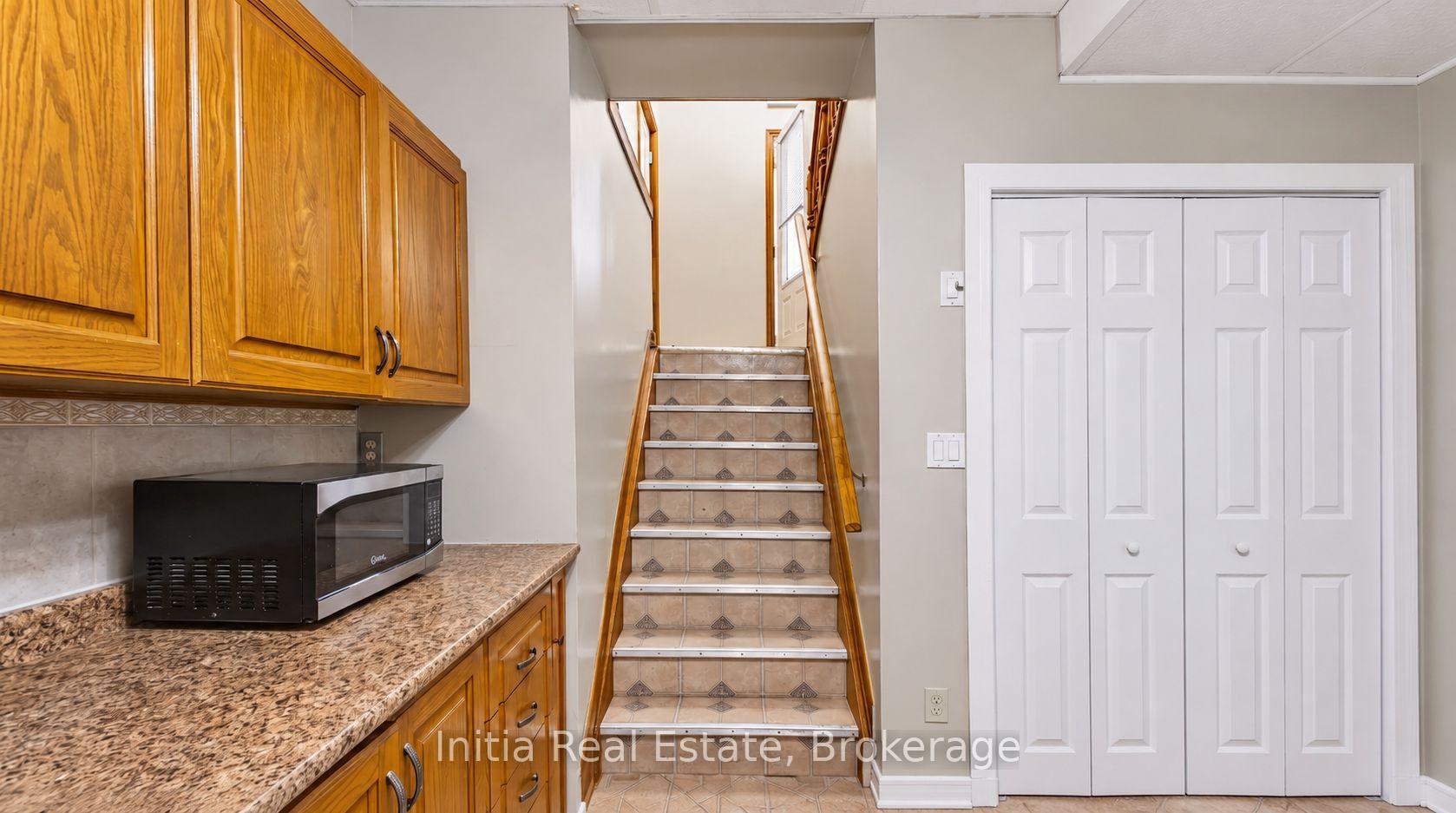 Photo 25 of 726 Sandison Street N, Windsor, Roseland East — HOMEH