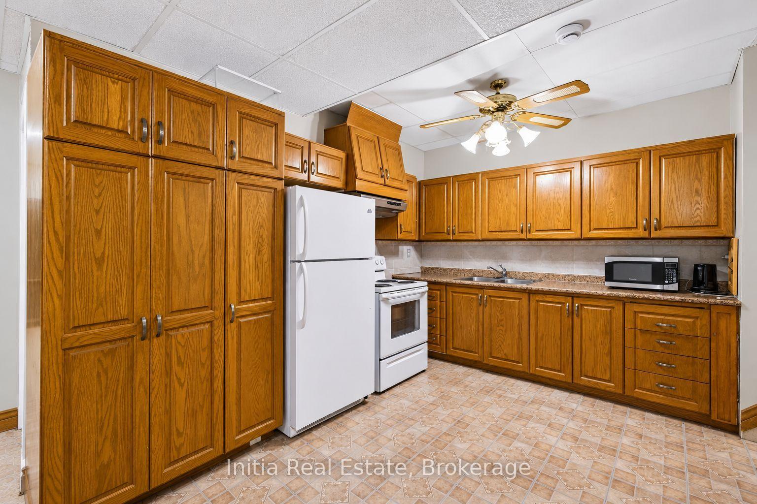 Photo 26 of 726 Sandison Street N, Windsor, Roseland East — HOMEH