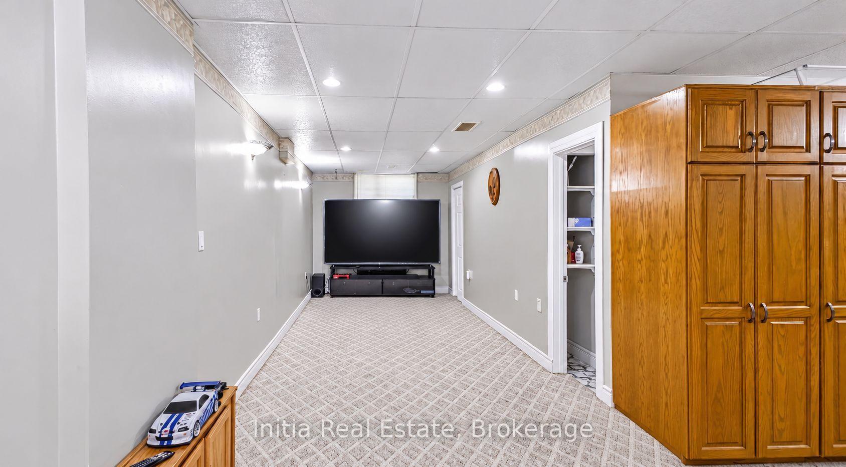 Photo 28 of 726 Sandison Street N, Windsor, Roseland East — HOMEH