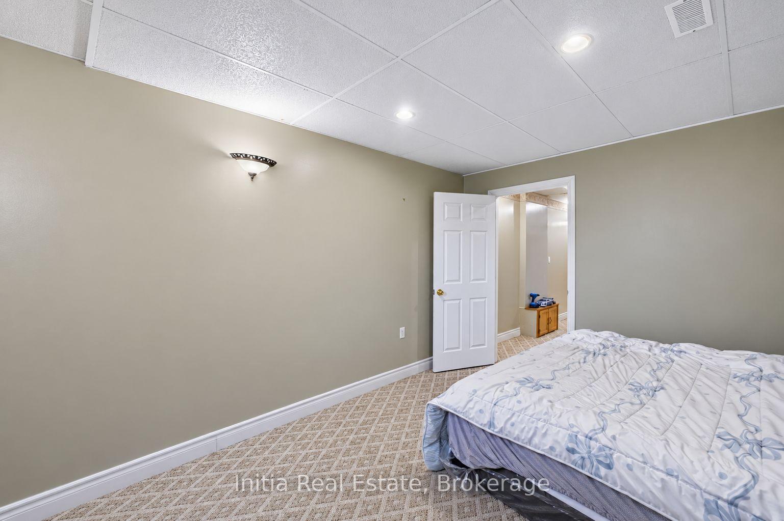 Photo 35 of 726 Sandison Street N, Windsor, Roseland East — HOMEH