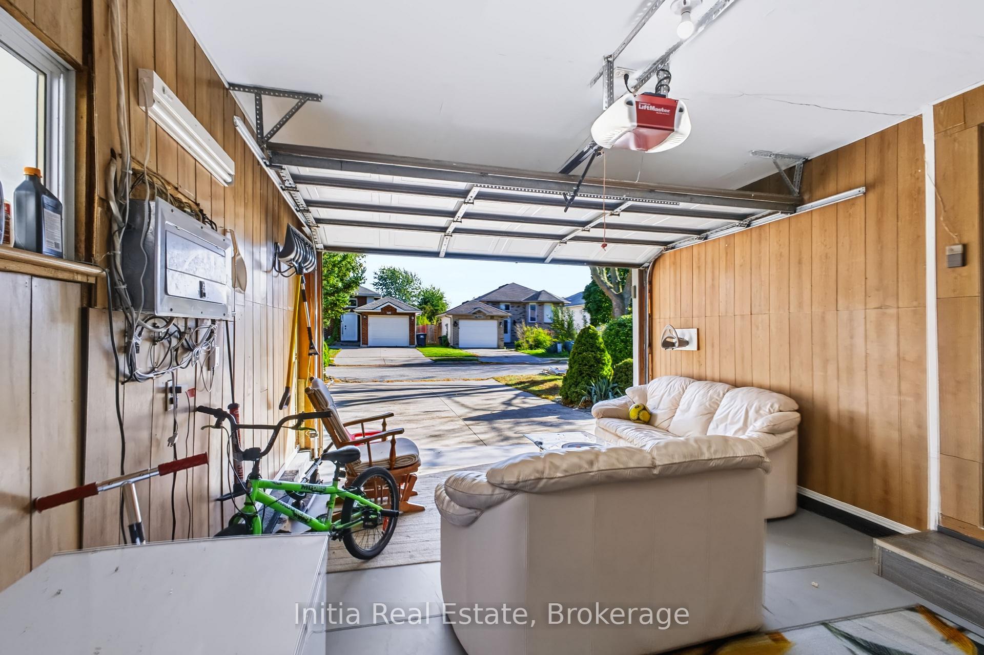 Photo 40 of 726 Sandison Street N, Windsor, Roseland East — HOMEH
