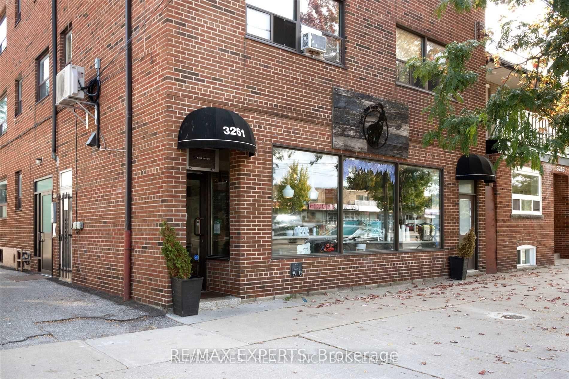 Photo of Unit 301, 3261A Lake Shore Boulevard