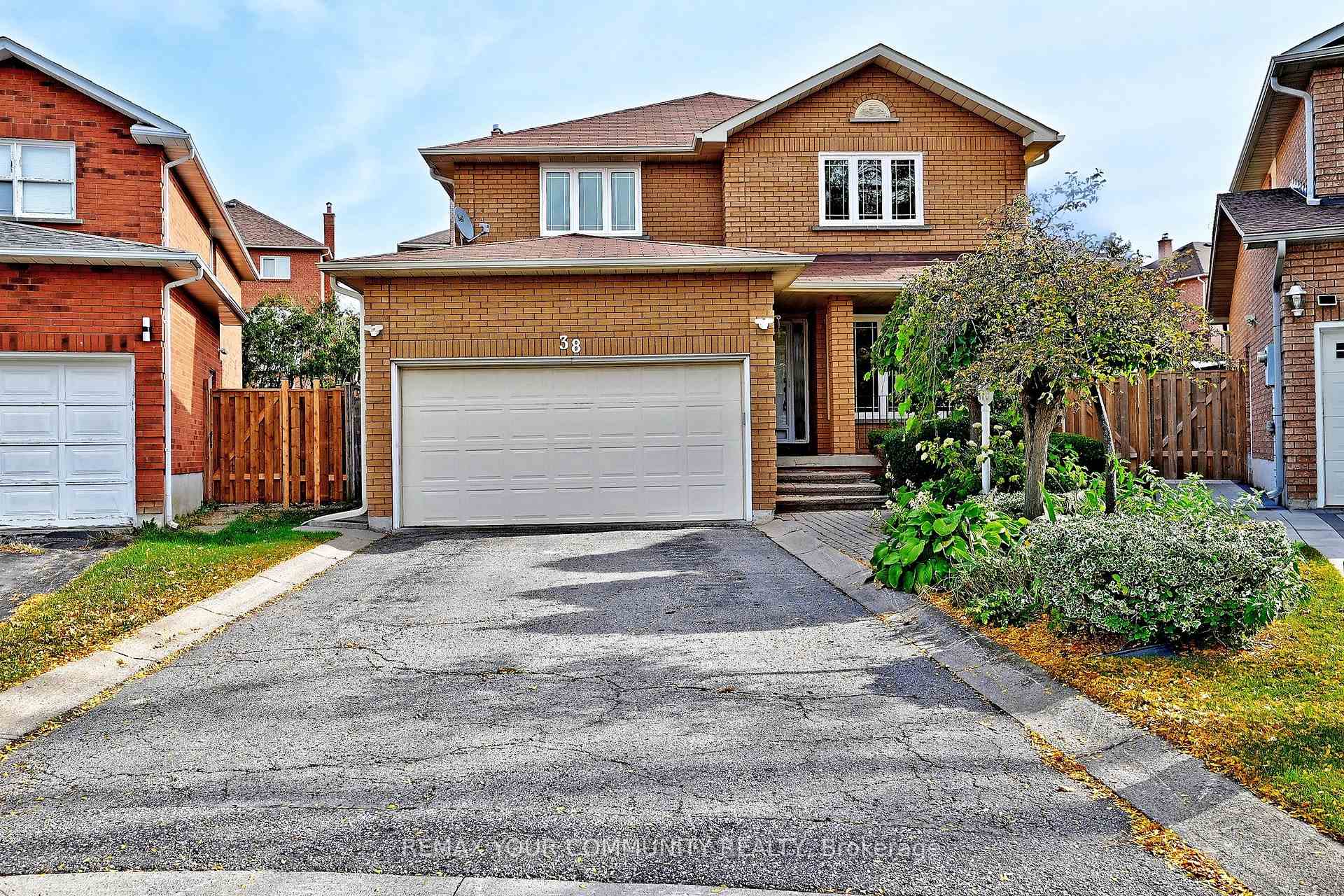 Photo 2 of 38 Muster Court, Markham, Buttonville — HOMEH