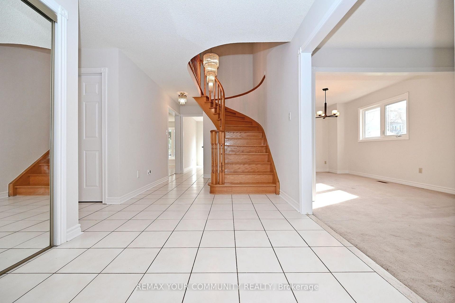 Photo 5 of 38 Muster Court, Markham, Buttonville — HOMEH