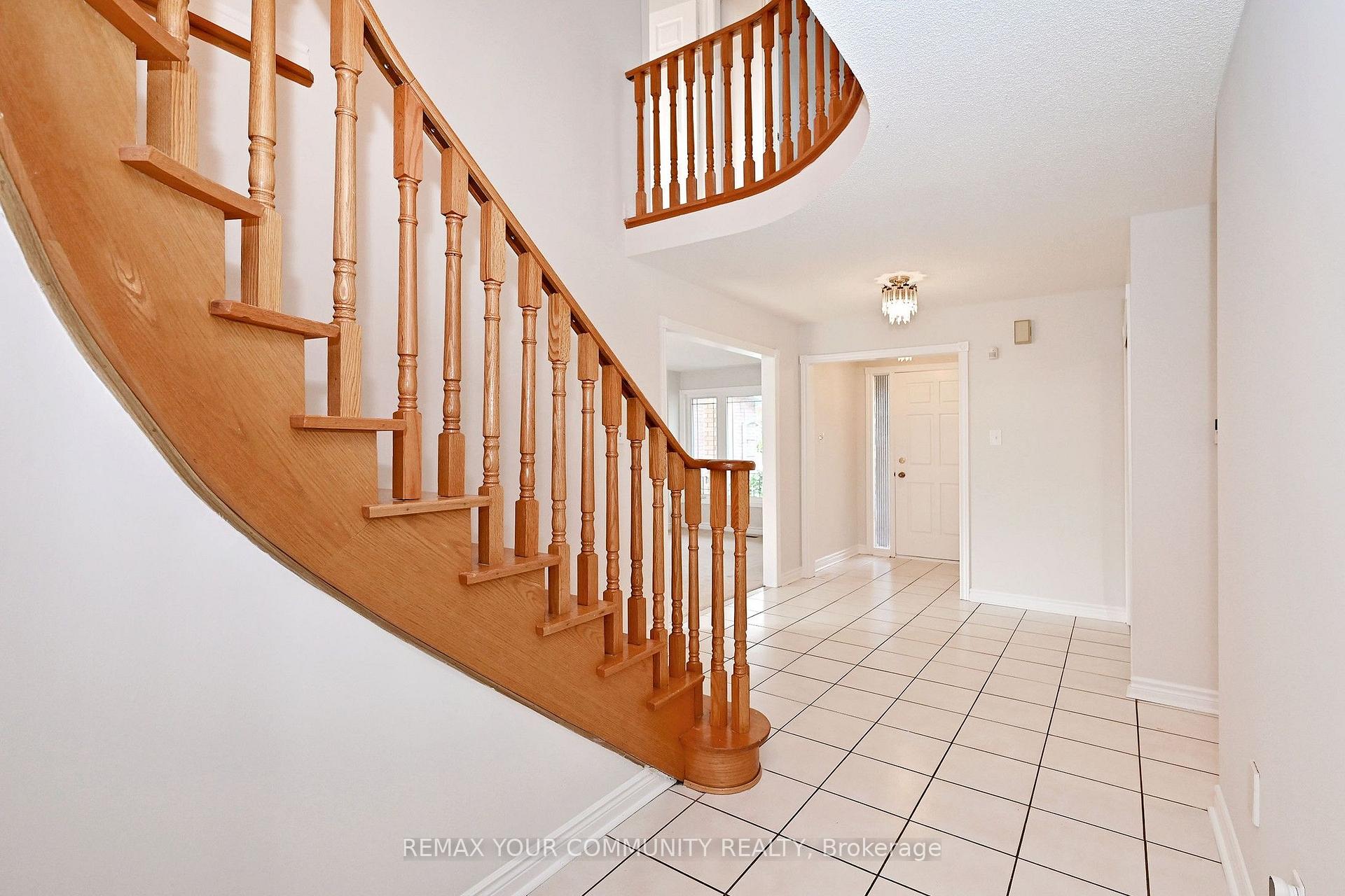 Photo 6 of 38 Muster Court, Markham, Buttonville — HOMEH