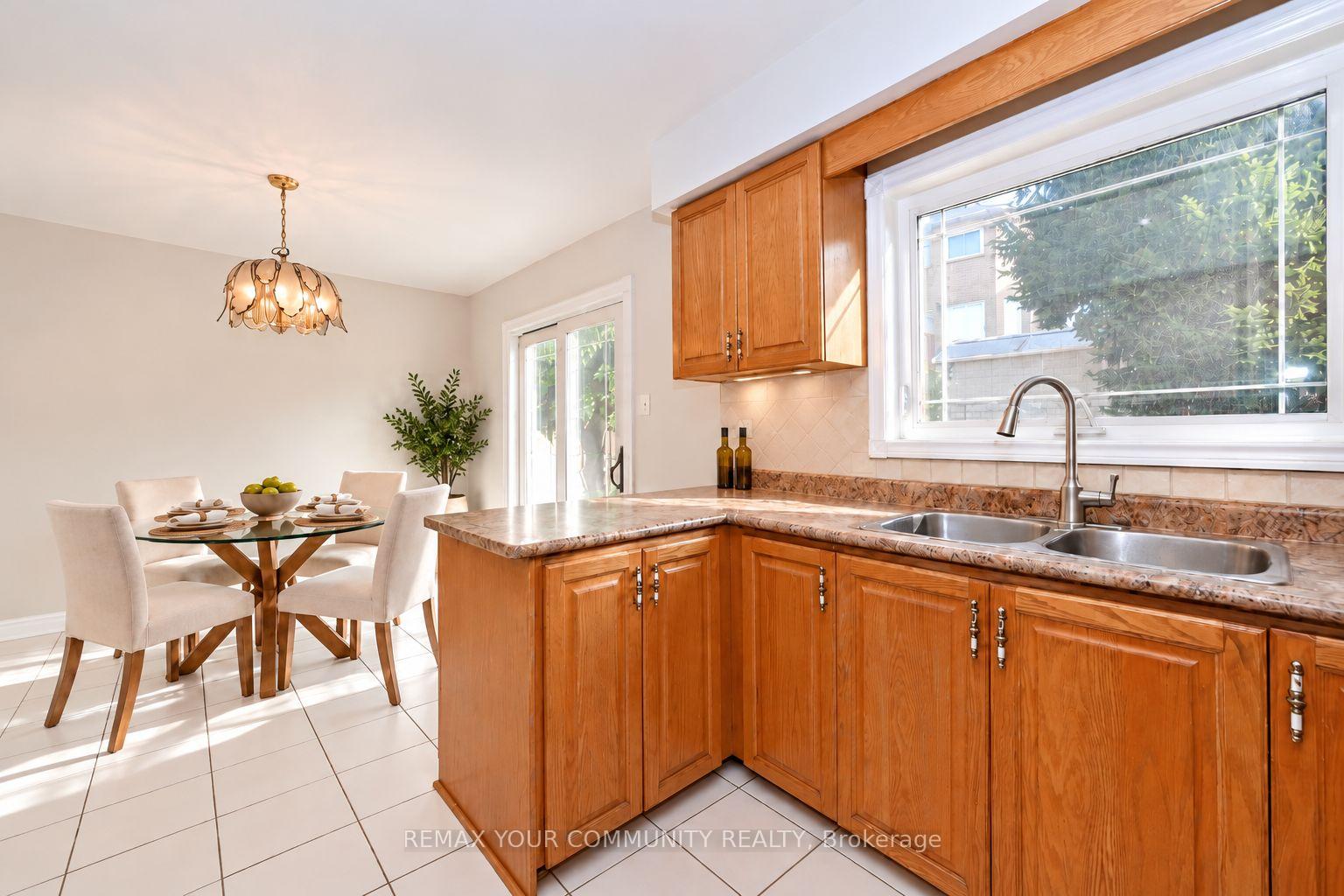 Photo 19 of 38 Muster Court, Markham, Buttonville — HOMEH