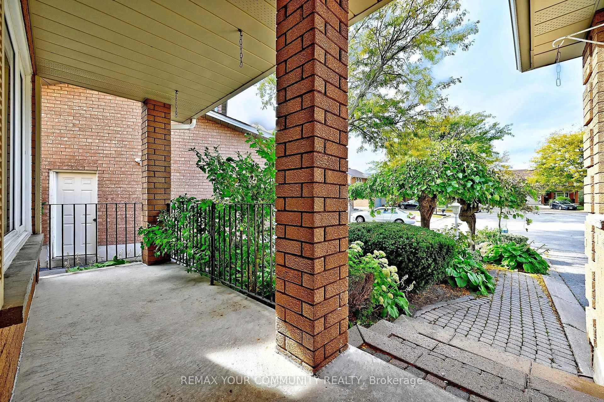 Photo 4 of 38 Muster Court, Markham, Buttonville — HOMEH