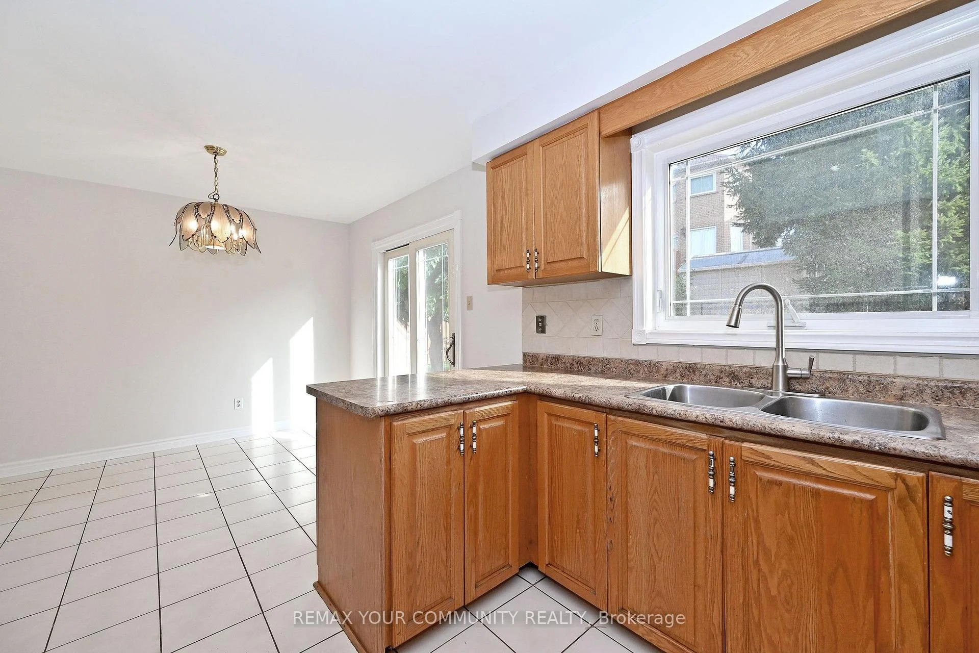 Photo 17 of 38 Muster Court, Markham, Buttonville — HOMEH