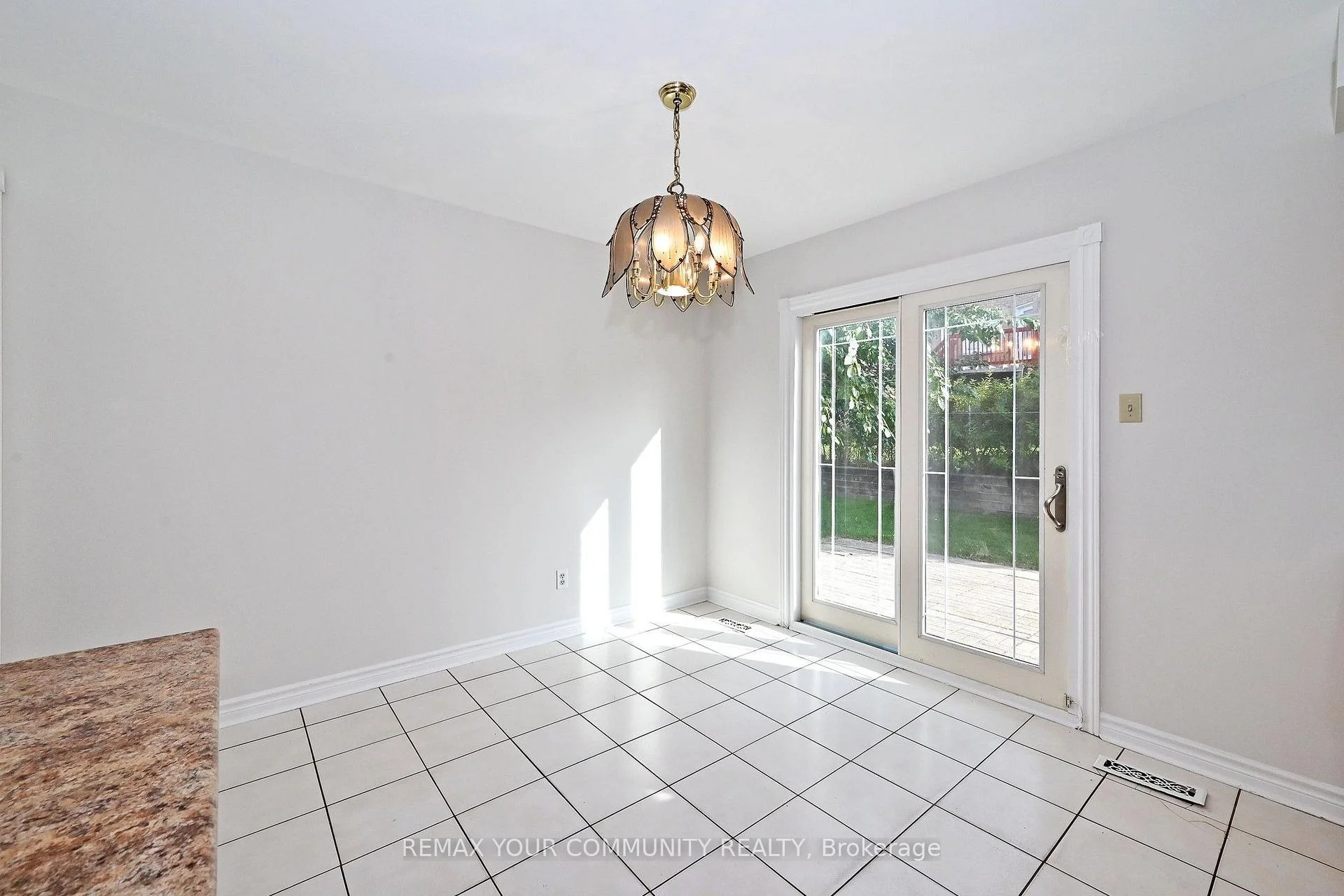 Photo 18 of 38 Muster Court, Markham, Buttonville — HOMEH
