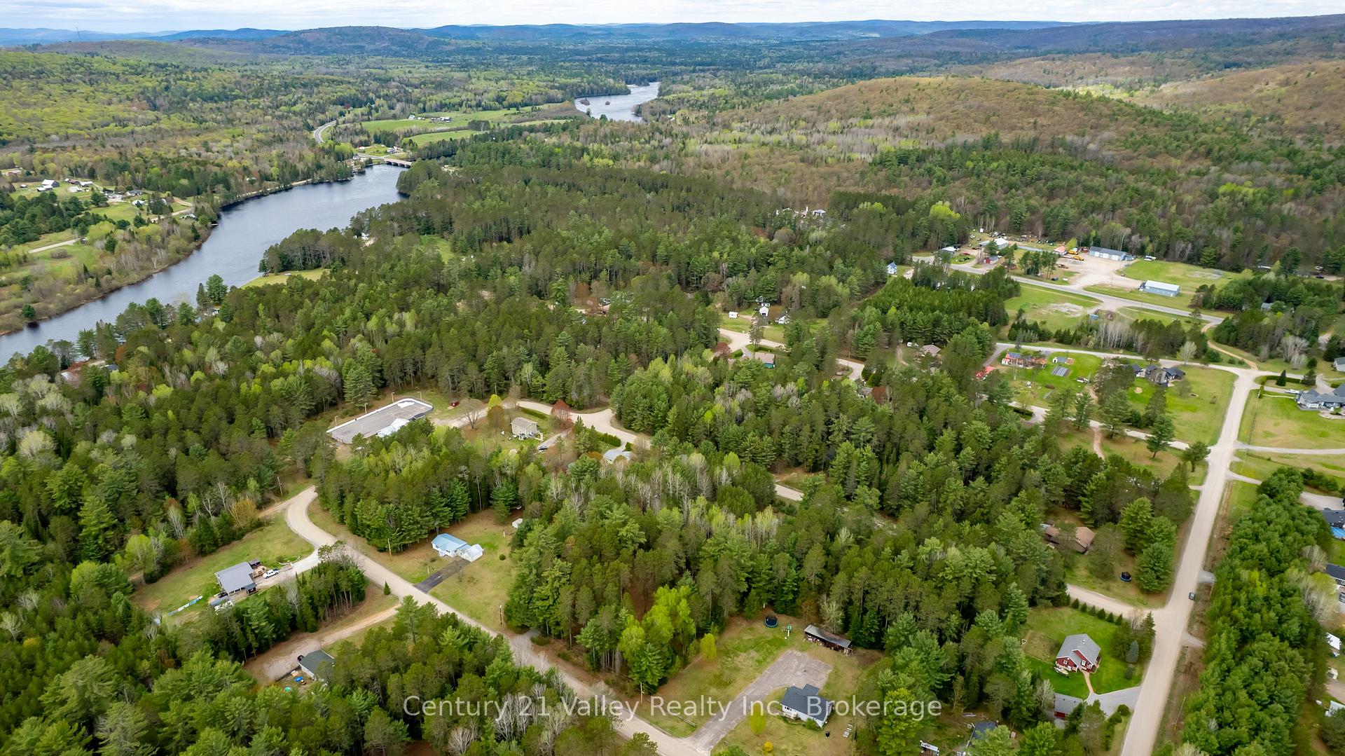 Photo 33 of 536 Pine Street, Greater Madawaska, Greater Madawaska — HOMEH