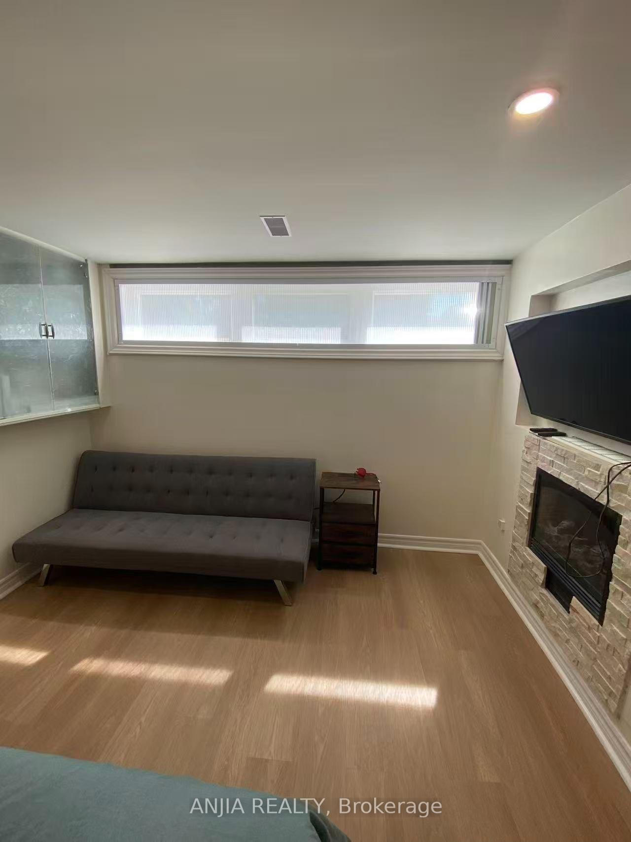 Photo 2 of 86 Santa Barbara Road, North York, Willowdale West — HOMEH