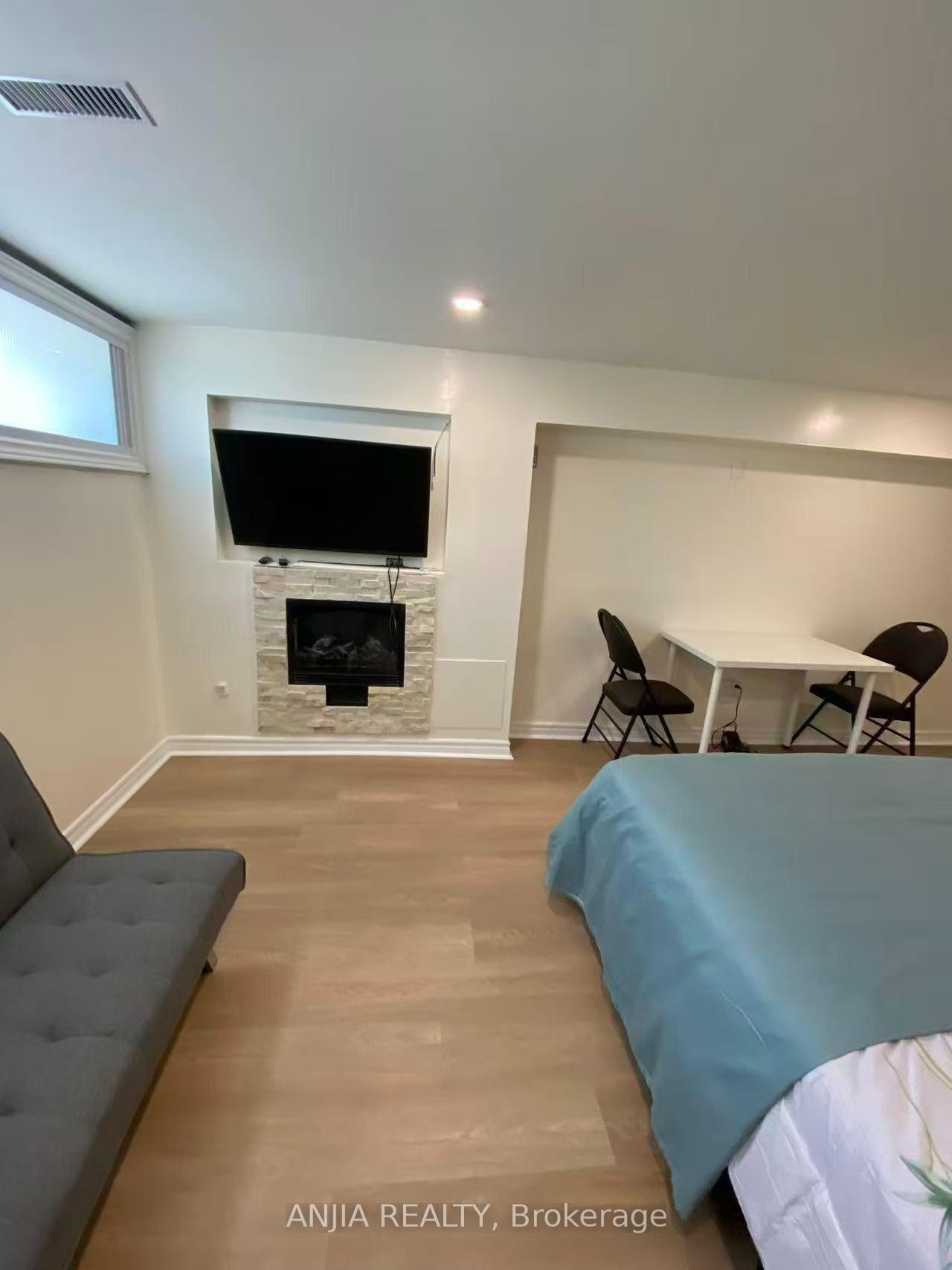 Photo 3 of 86 Santa Barbara Road, North York, Willowdale West — HOMEH