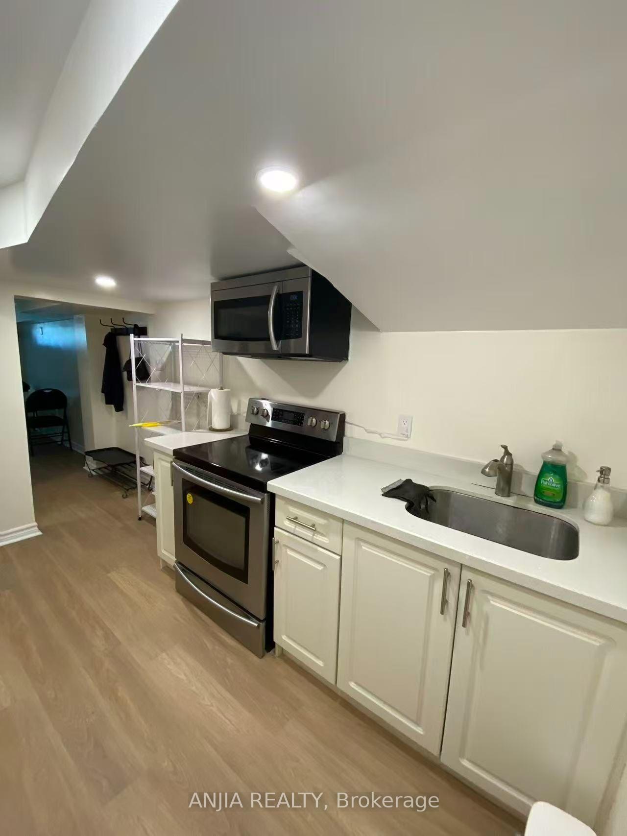 Photo 4 of 86 Santa Barbara Road, North York, Willowdale West — HOMEH
