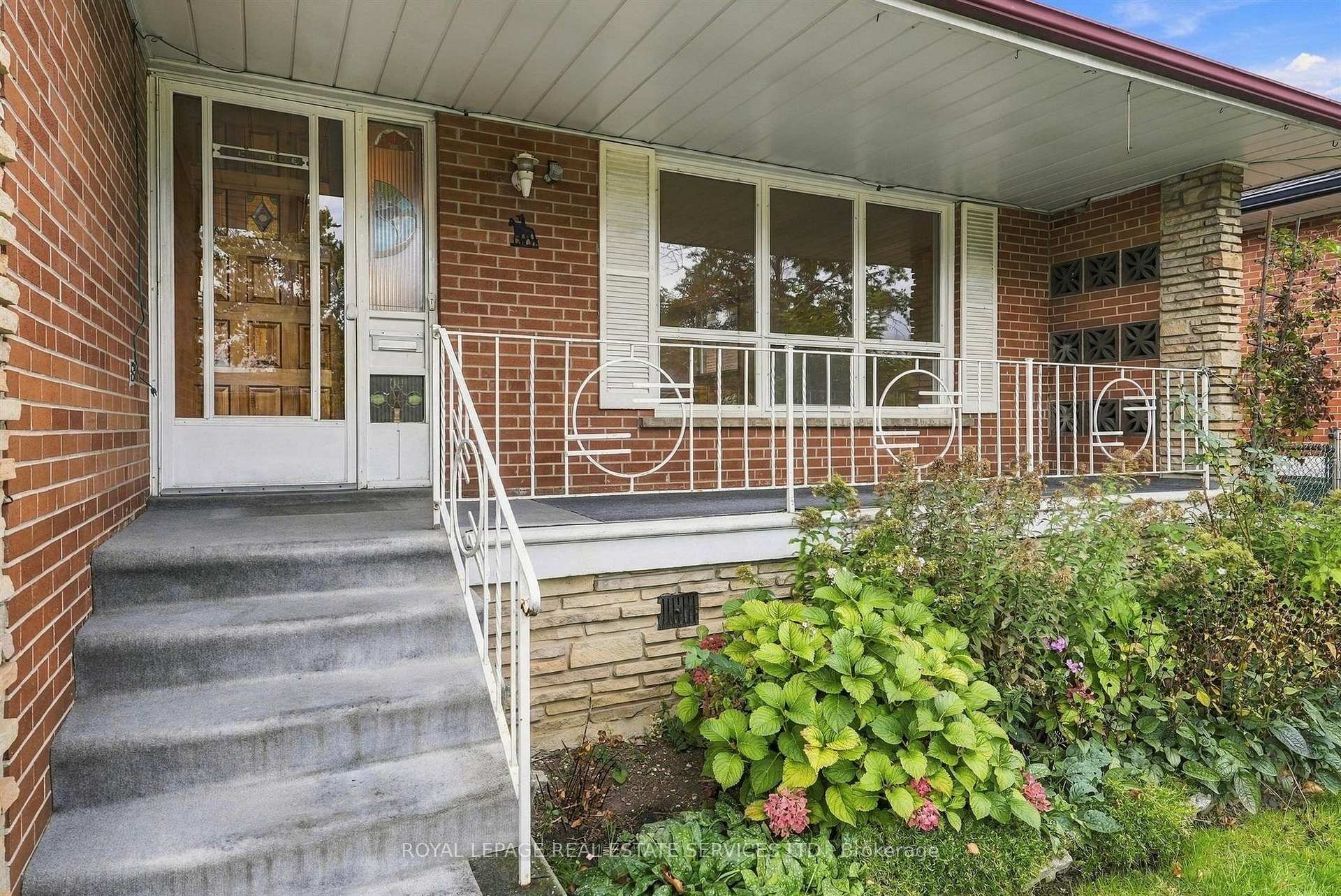 Photo 2 of 30 Vanguard Drive, Etobicoke, Islington-City Centre West — HOMEH