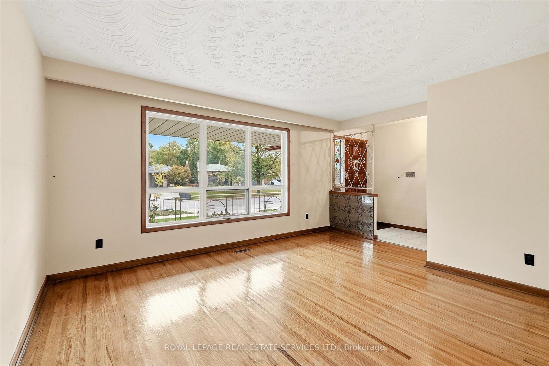 Photo 8 of 30 Vanguard Drive, Etobicoke, Islington-City Centre West — HOMEH