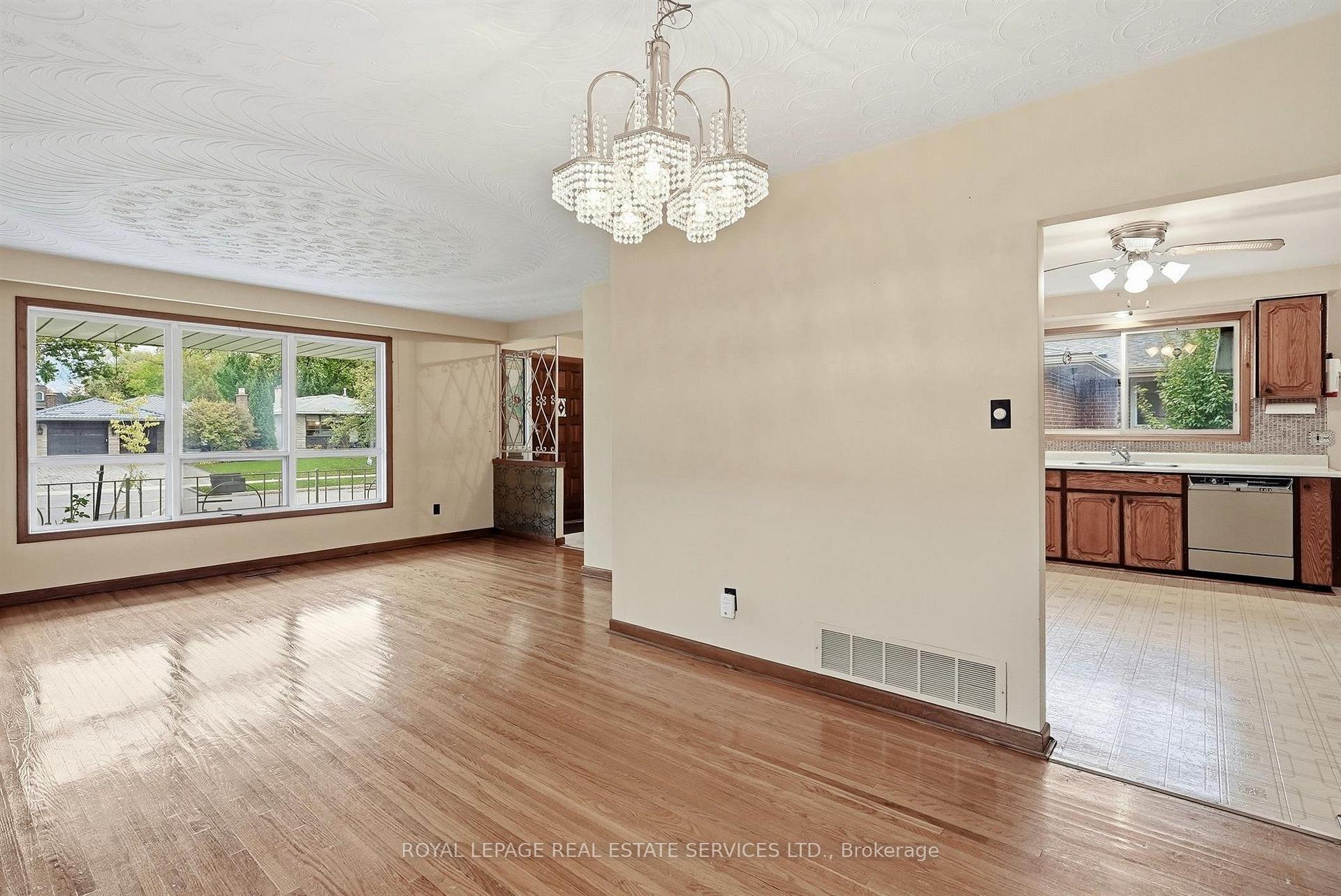 Photo 10 of 30 Vanguard Drive, Etobicoke, Islington-City Centre West — HOMEH