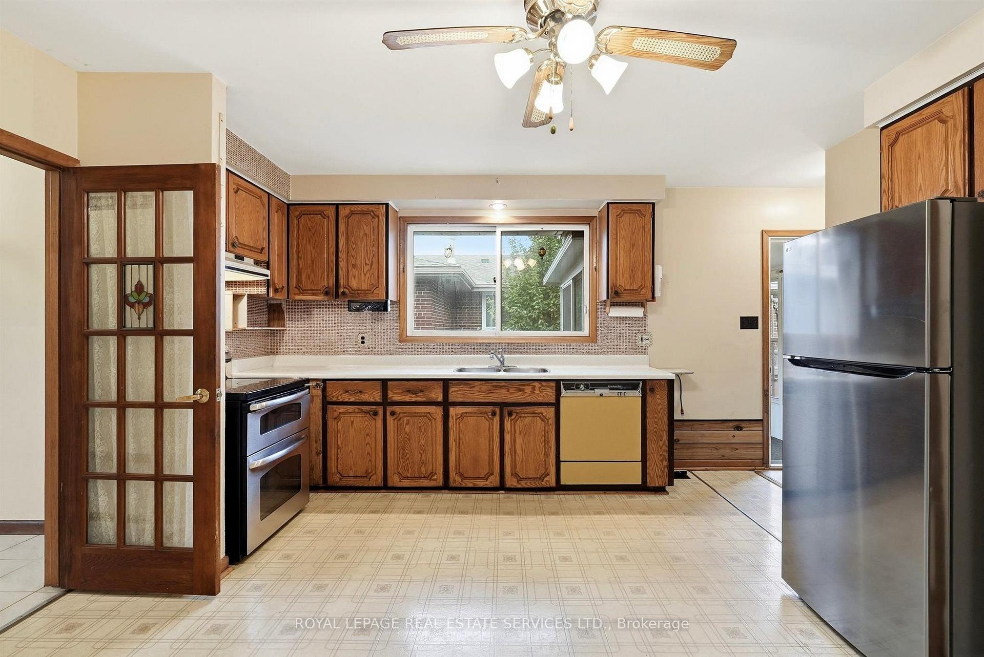 Photo 13 of 30 Vanguard Drive, Etobicoke, Islington-City Centre West — HOMEH