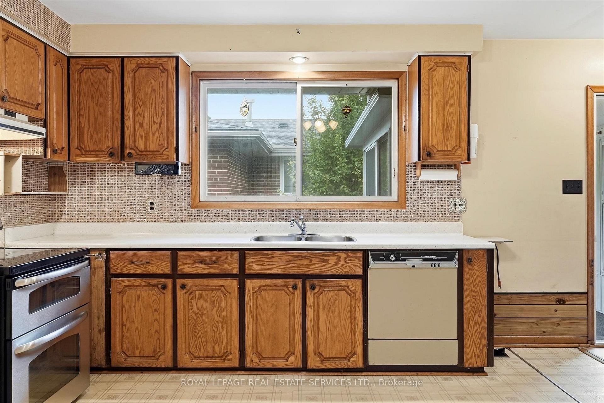 Photo 16 of 30 Vanguard Drive, Etobicoke, Islington-City Centre West — HOMEH