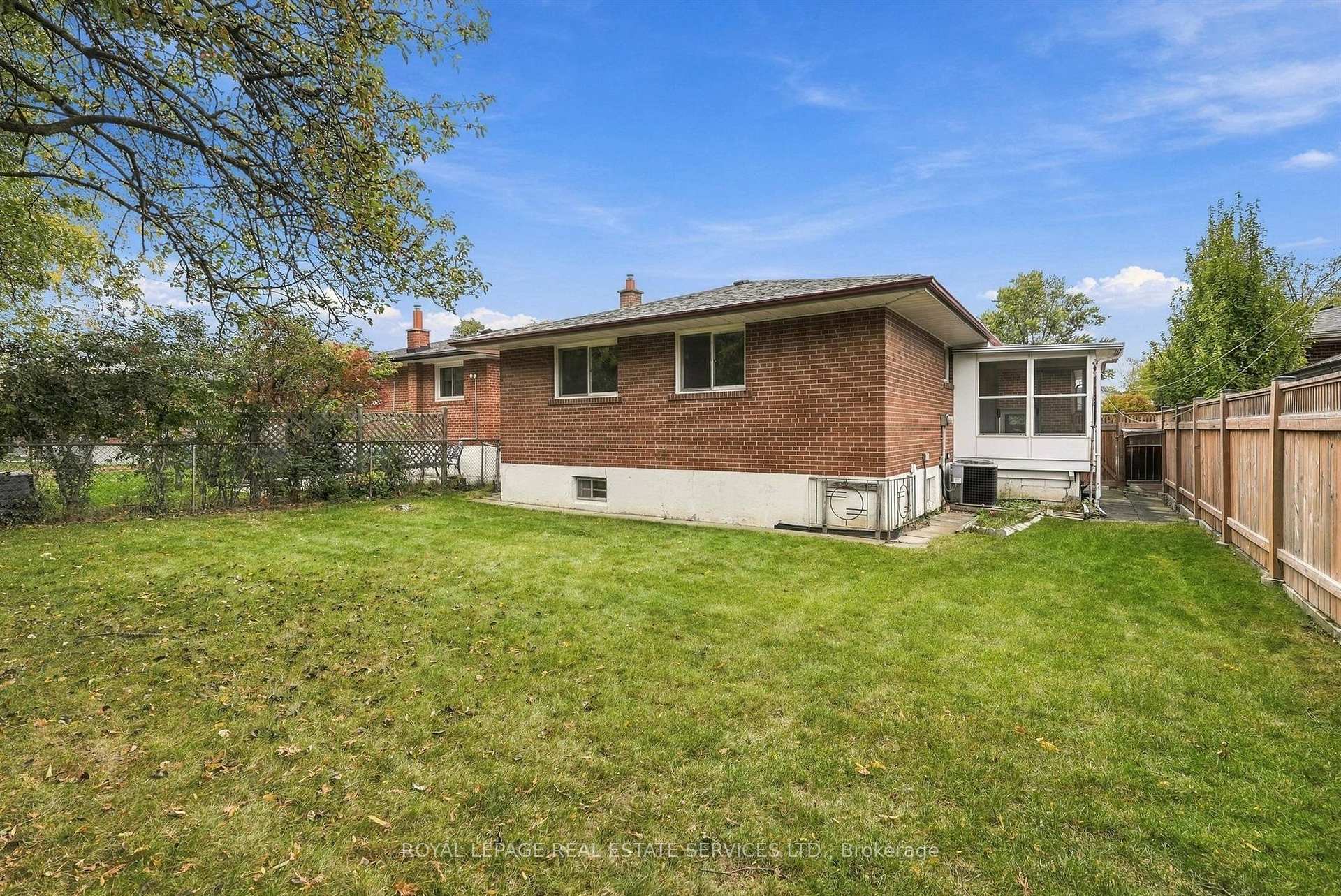 Photo 39 of 30 Vanguard Drive, Etobicoke, Islington-City Centre West — HOMEH