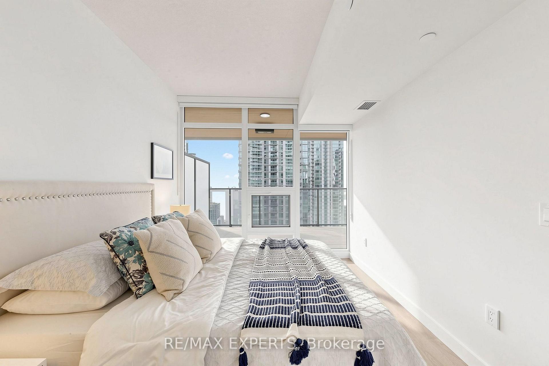 Photo 16 of Unit 2208, 1 Concord Way, Toronto, Waterfront Communities — HOMEH
