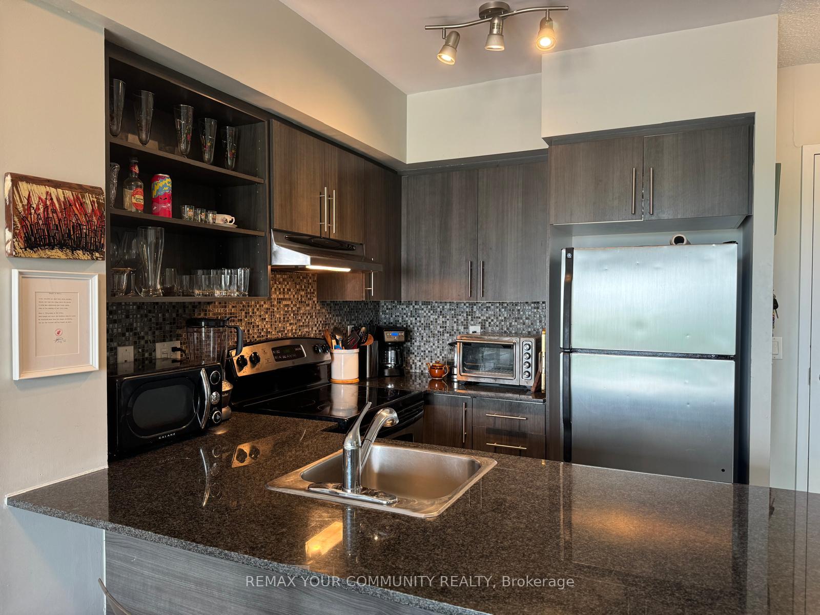Photo 5 of Unit 827, 120 Dallimore Circle, North York, Banbury-Don Mills — HOMEH