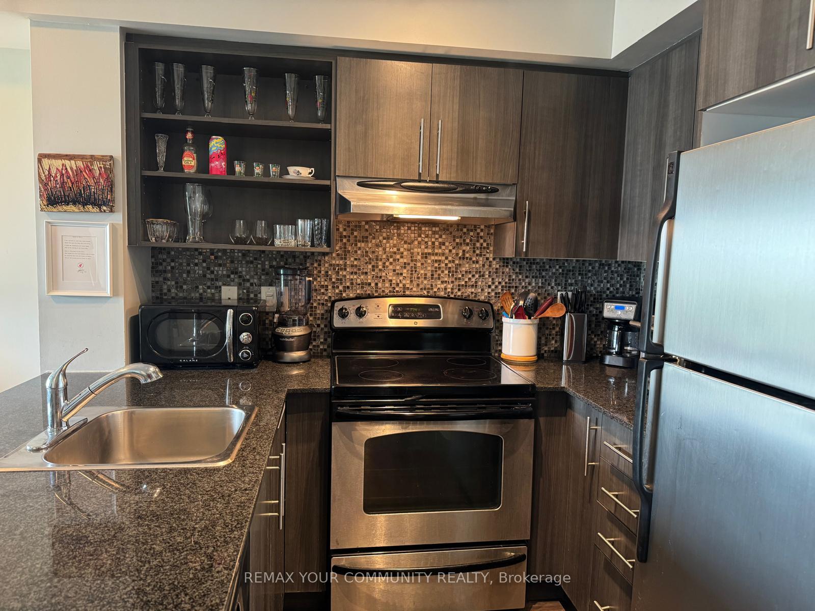 Photo 8 of Unit 827, 120 Dallimore Circle, North York, Banbury-Don Mills — HOMEH
