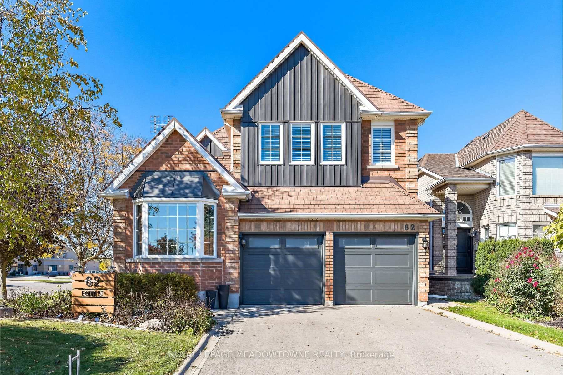 Photo 2 of 82 Eaton Street, Halton Hills, Georgetown — HOMEH
