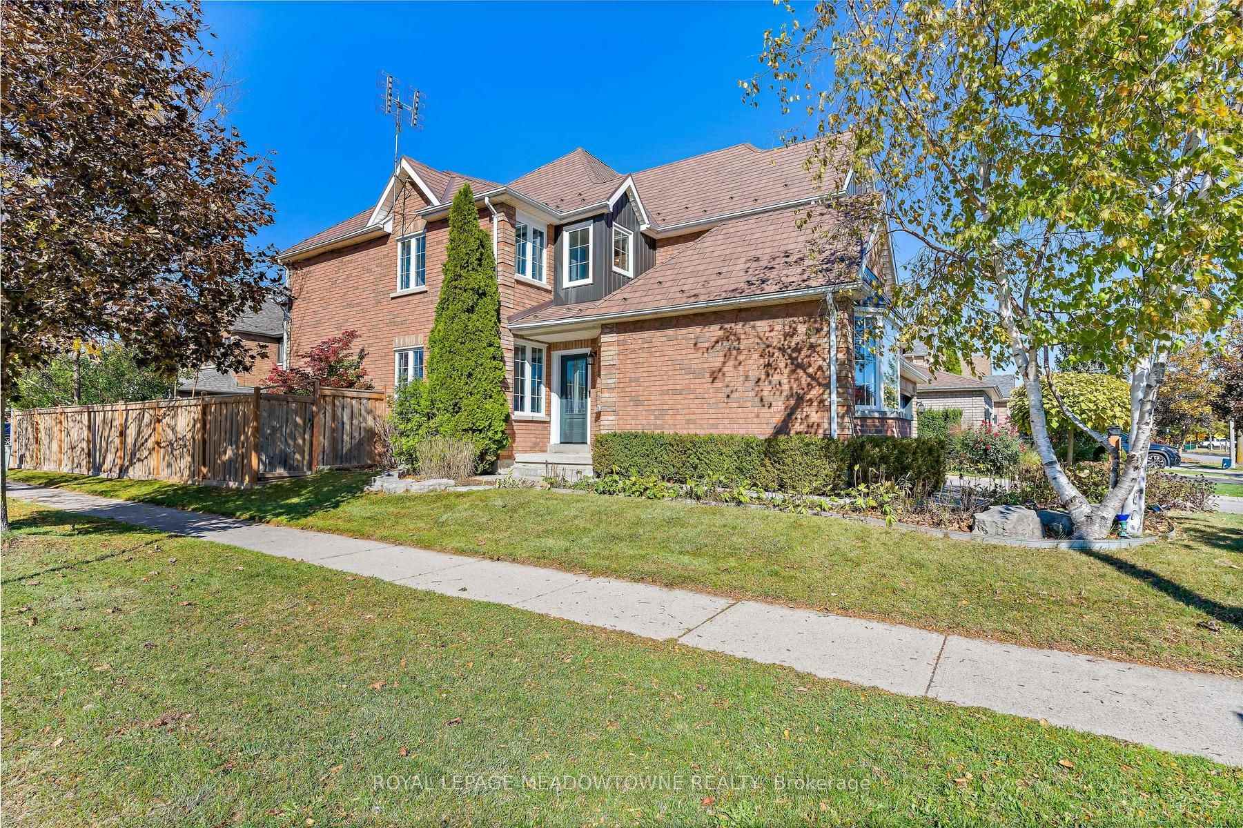 Photo 4 of 82 Eaton Street, Halton Hills, Georgetown — HOMEH