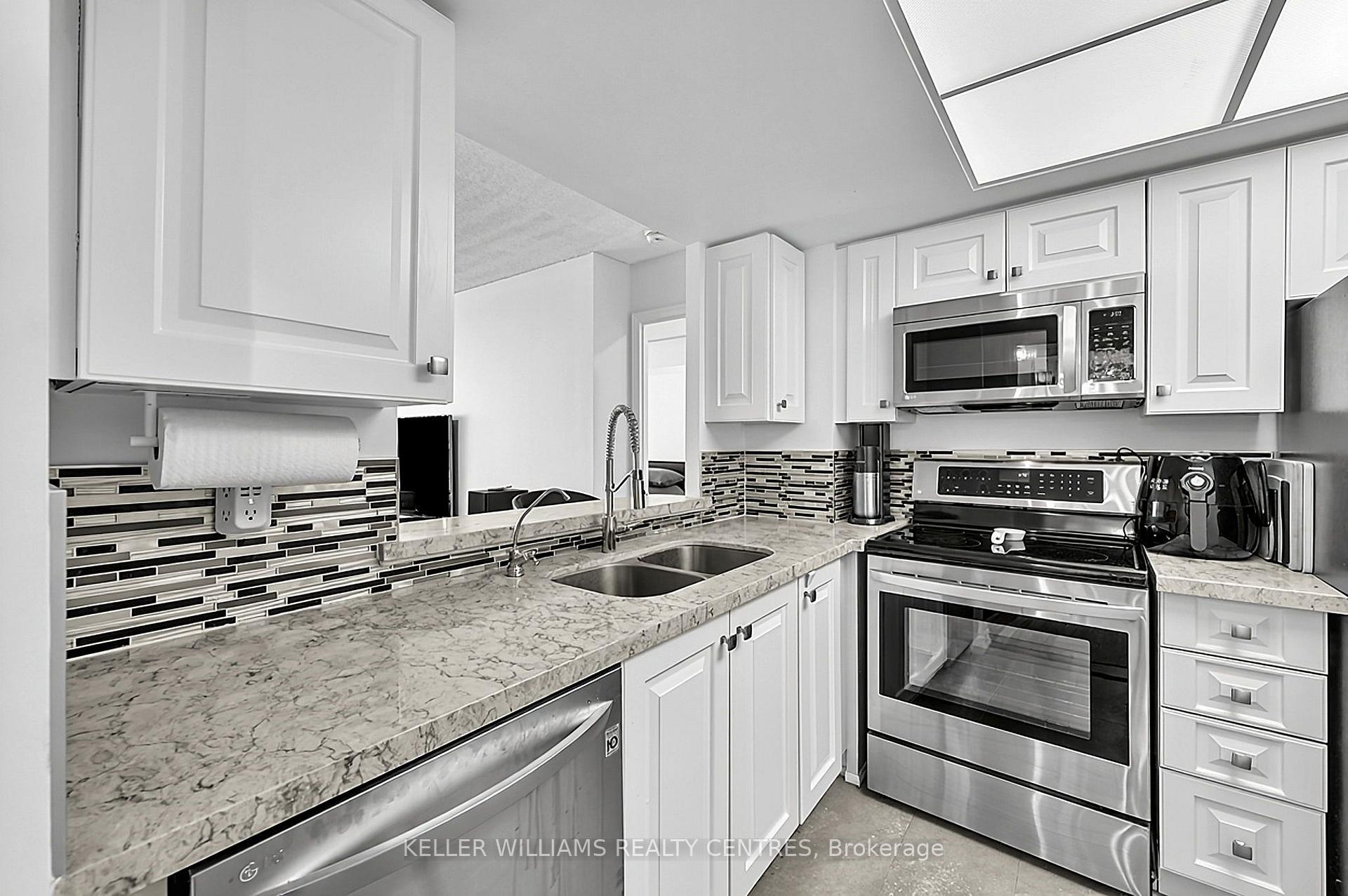 Photo 8 of Unit 408, 270 Davis Drive, Newmarket, Central Newmarket — HOMEH