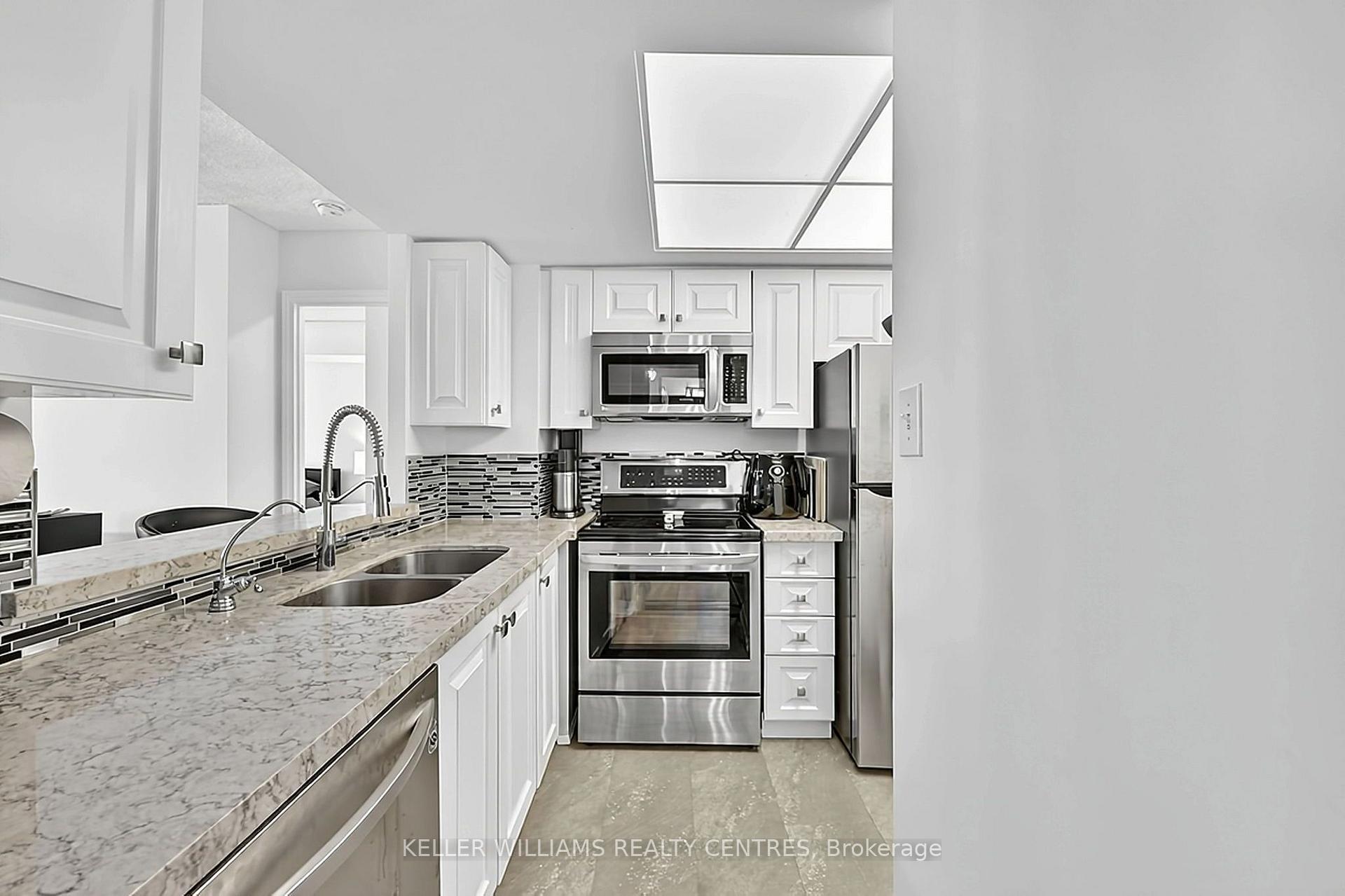Photo 9 of Unit 408, 270 Davis Drive, Newmarket, Central Newmarket — HOMEH