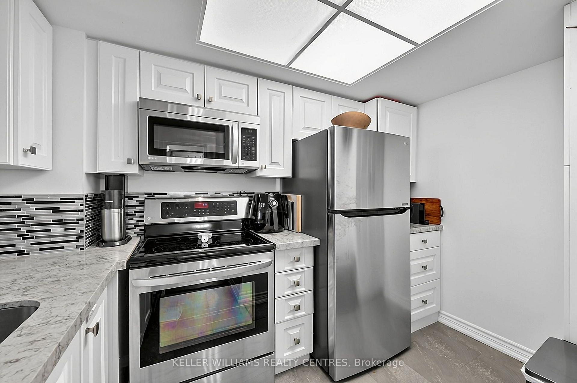 Photo 10 of Unit 408, 270 Davis Drive, Newmarket, Central Newmarket — HOMEH