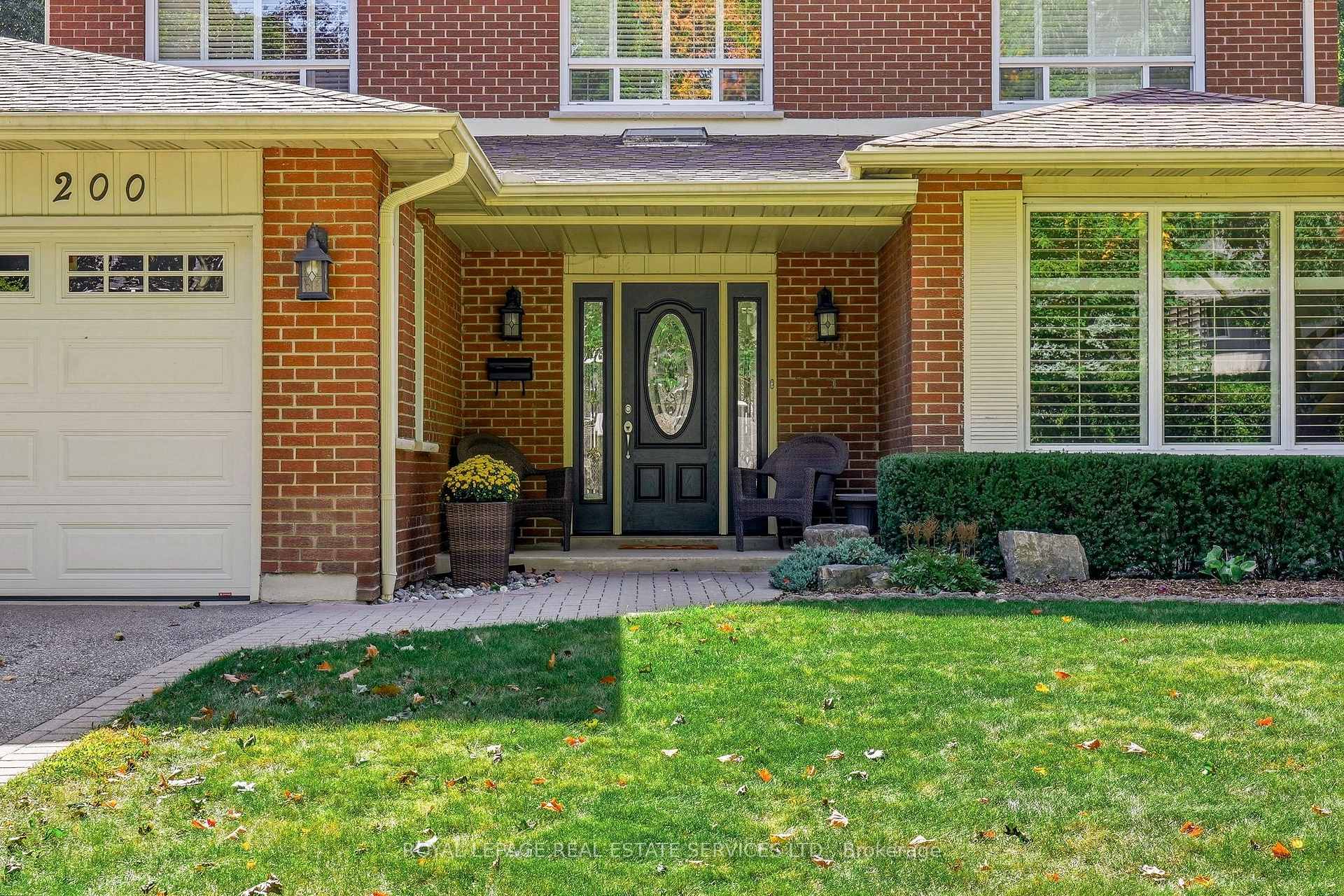 Photo 3 of 200 All Saints Crescent, Oakville, Ford — HOMEH