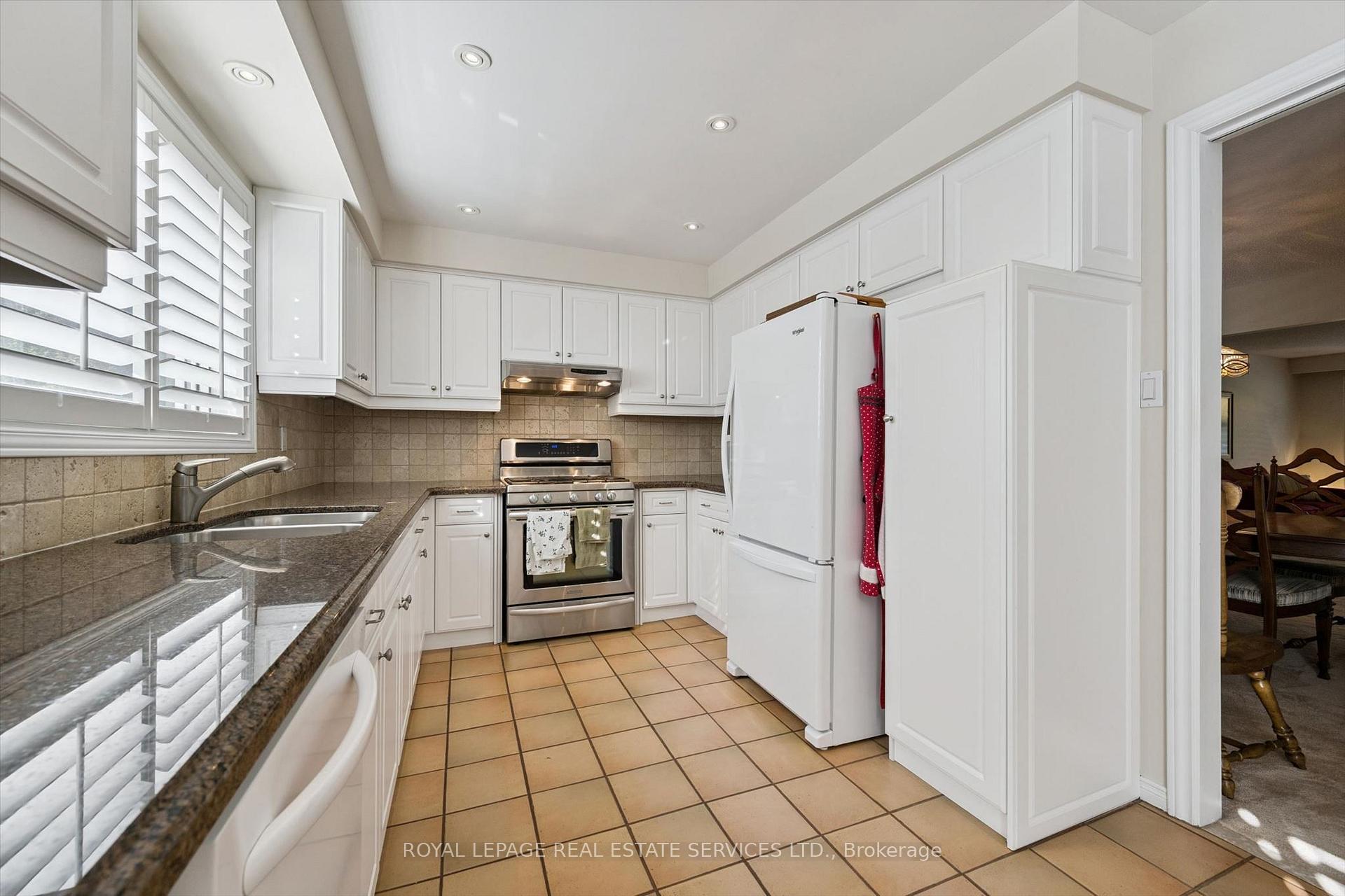 Photo 12 of 200 All Saints Crescent, Oakville, Ford — HOMEH