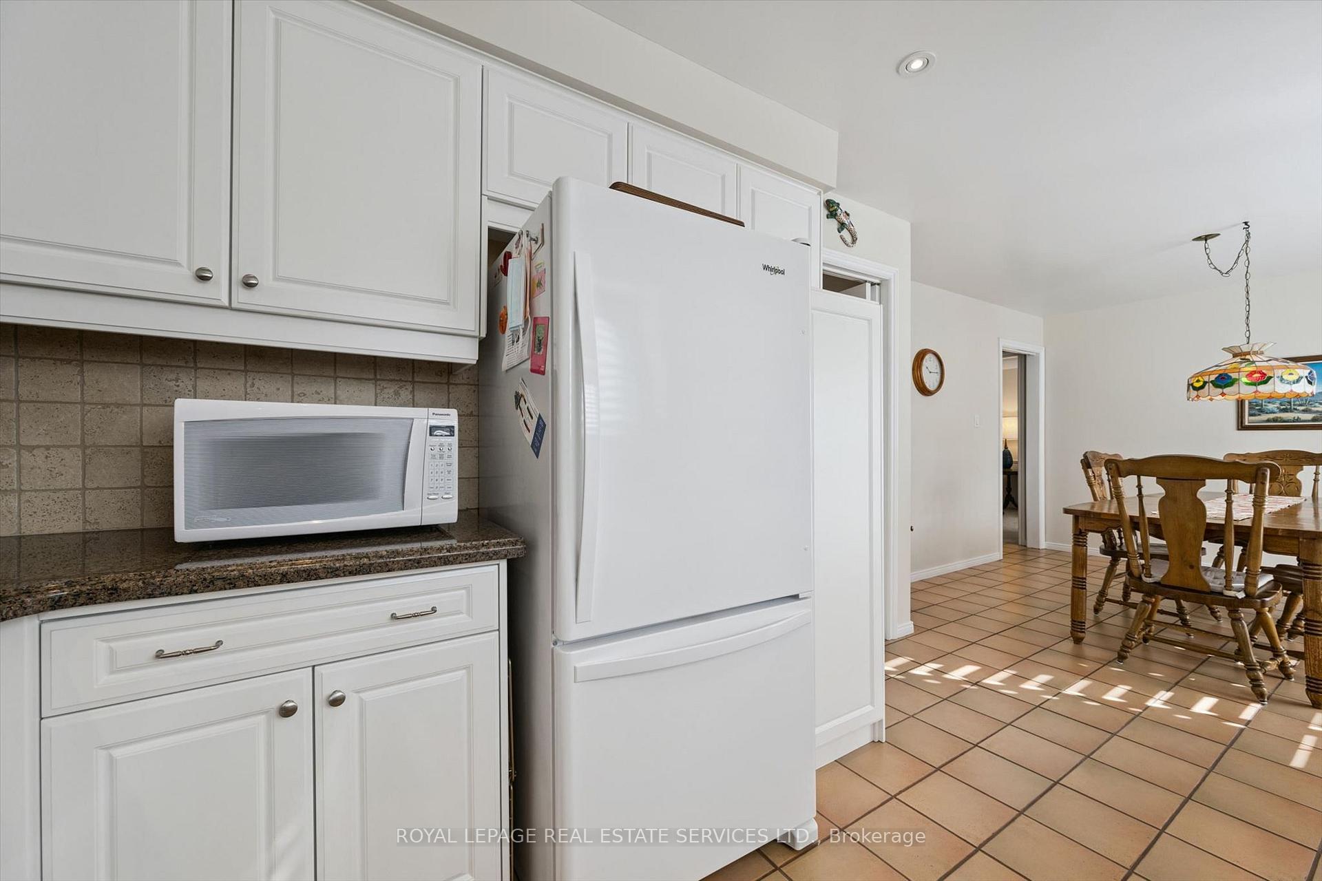 Photo 14 of 200 All Saints Crescent, Oakville, Ford — HOMEH