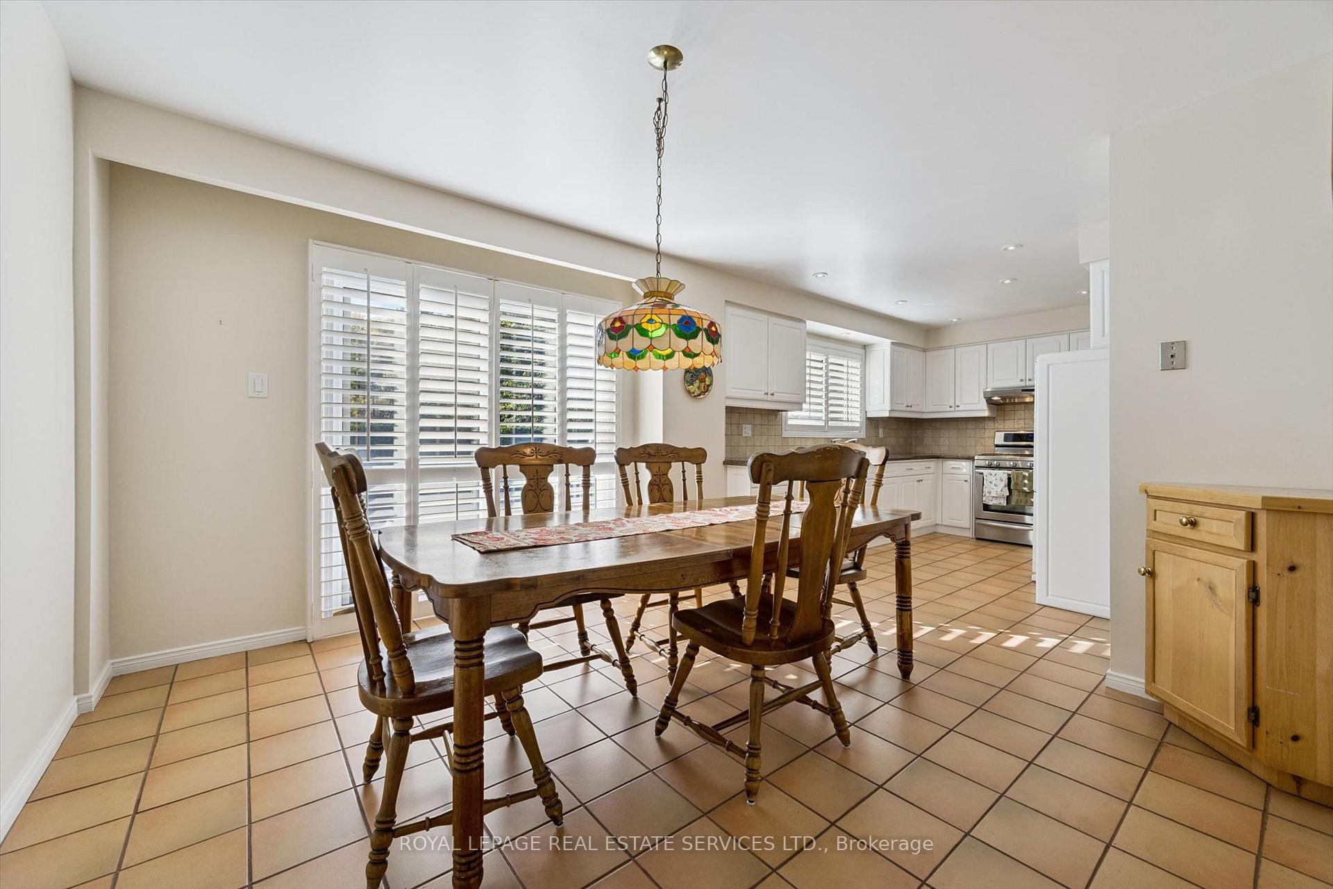Photo 16 of 200 All Saints Crescent, Oakville, Ford — HOMEH
