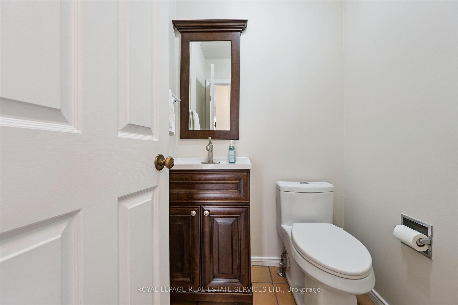 Photo 20 of 200 All Saints Crescent, Oakville, Ford — HOMEH