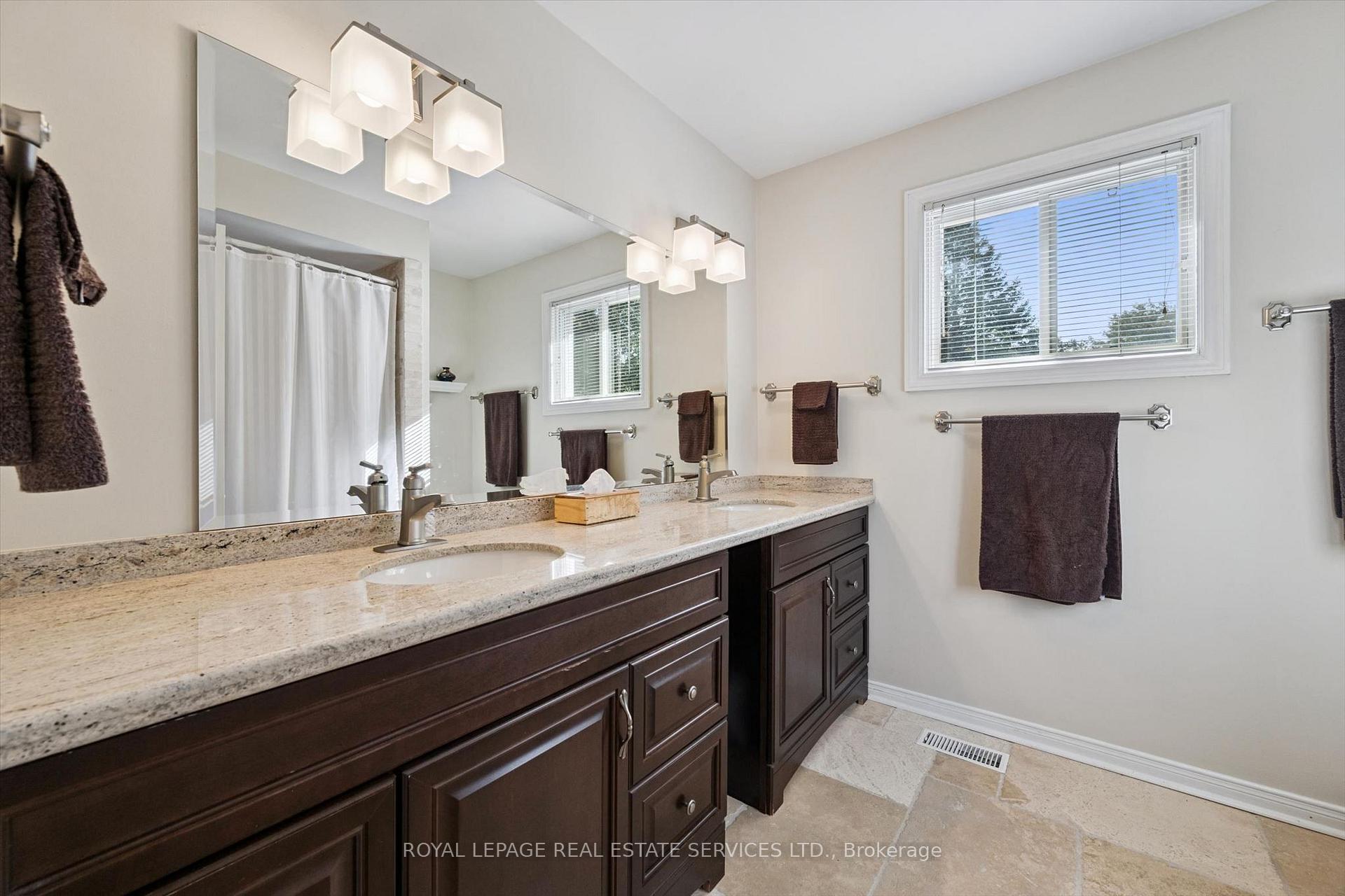 Photo 36 of 200 All Saints Crescent, Oakville, Ford — HOMEH