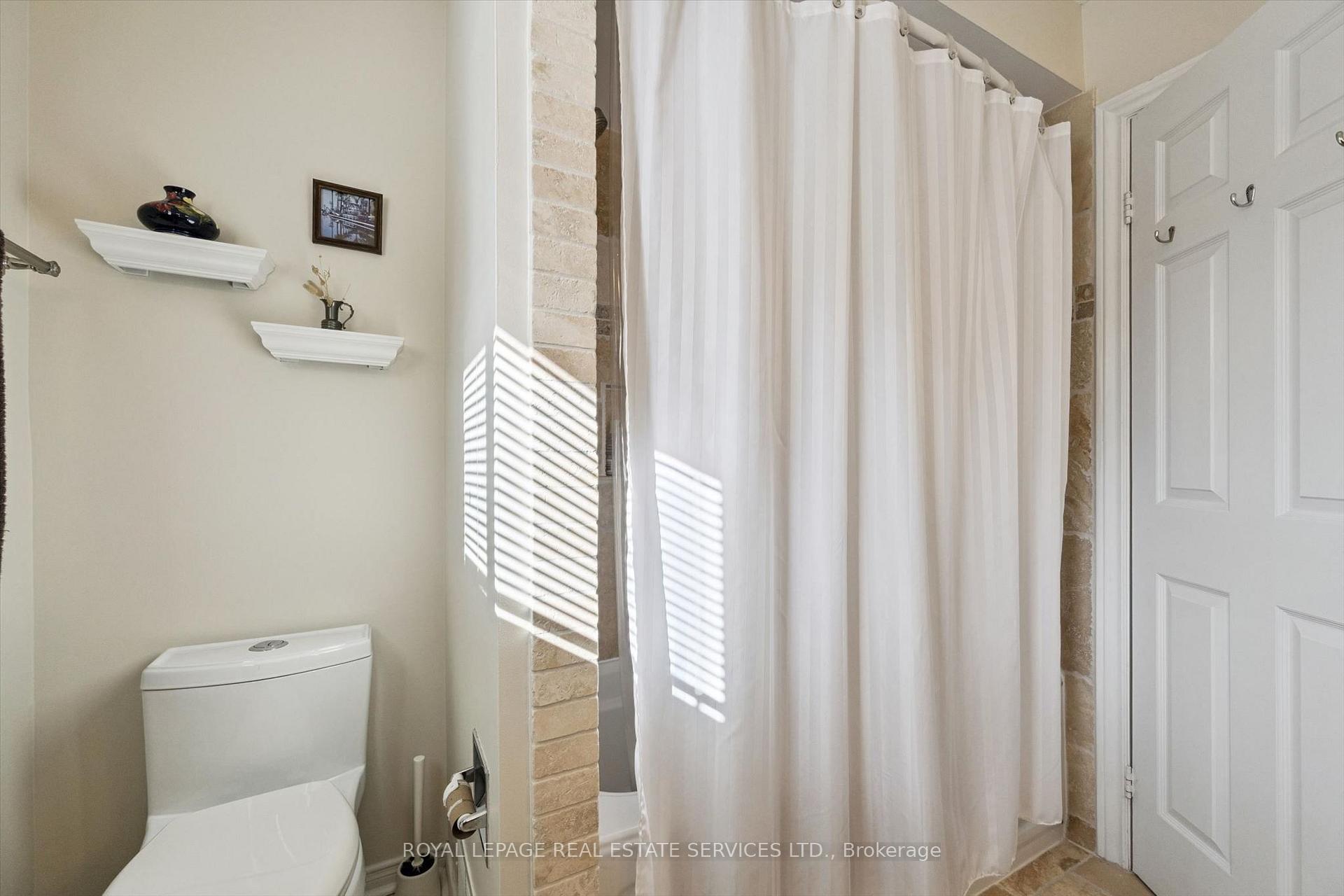 Photo 37 of 200 All Saints Crescent, Oakville, Ford — HOMEH