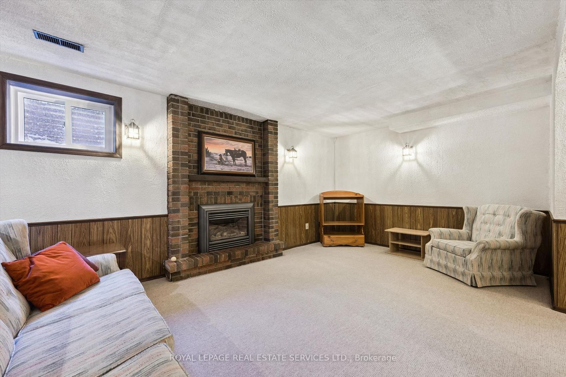 Photo 38 of 200 All Saints Crescent, Oakville, Ford — HOMEH