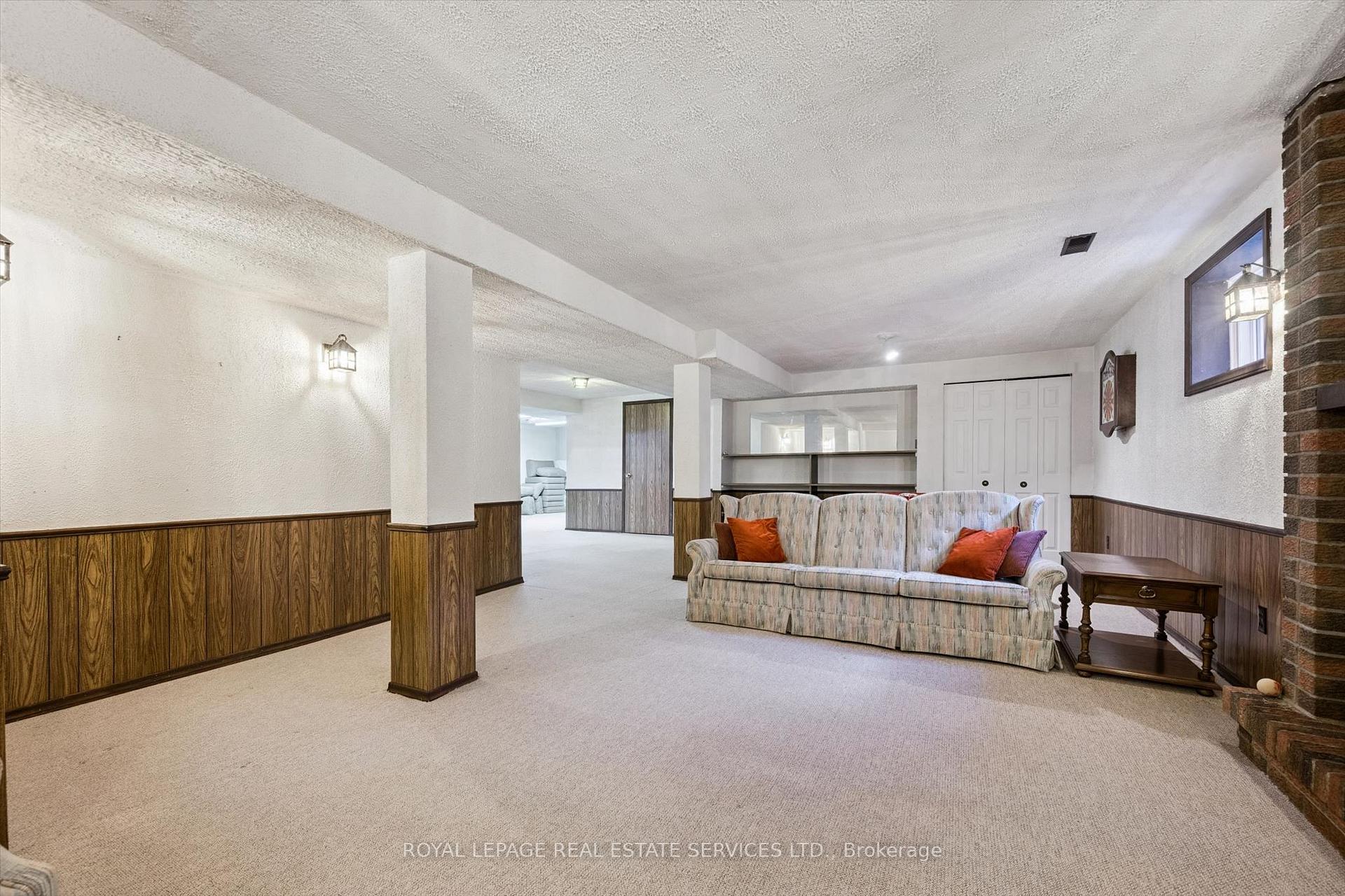 Photo 39 of 200 All Saints Crescent, Oakville, Ford — HOMEH