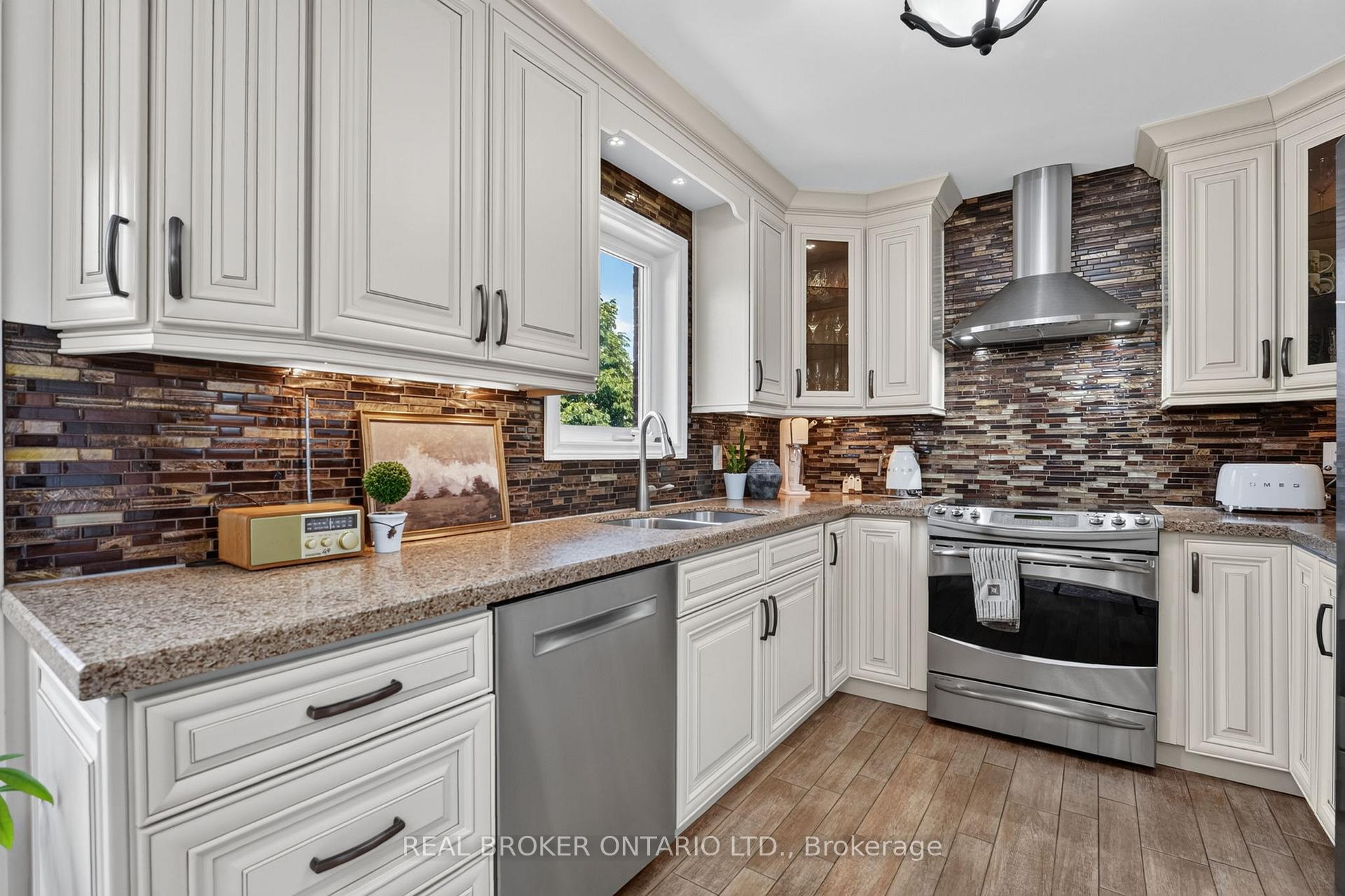 Photo 16 of 74 Harley Avenue, Halton Hills, Georgetown — HOMEH
