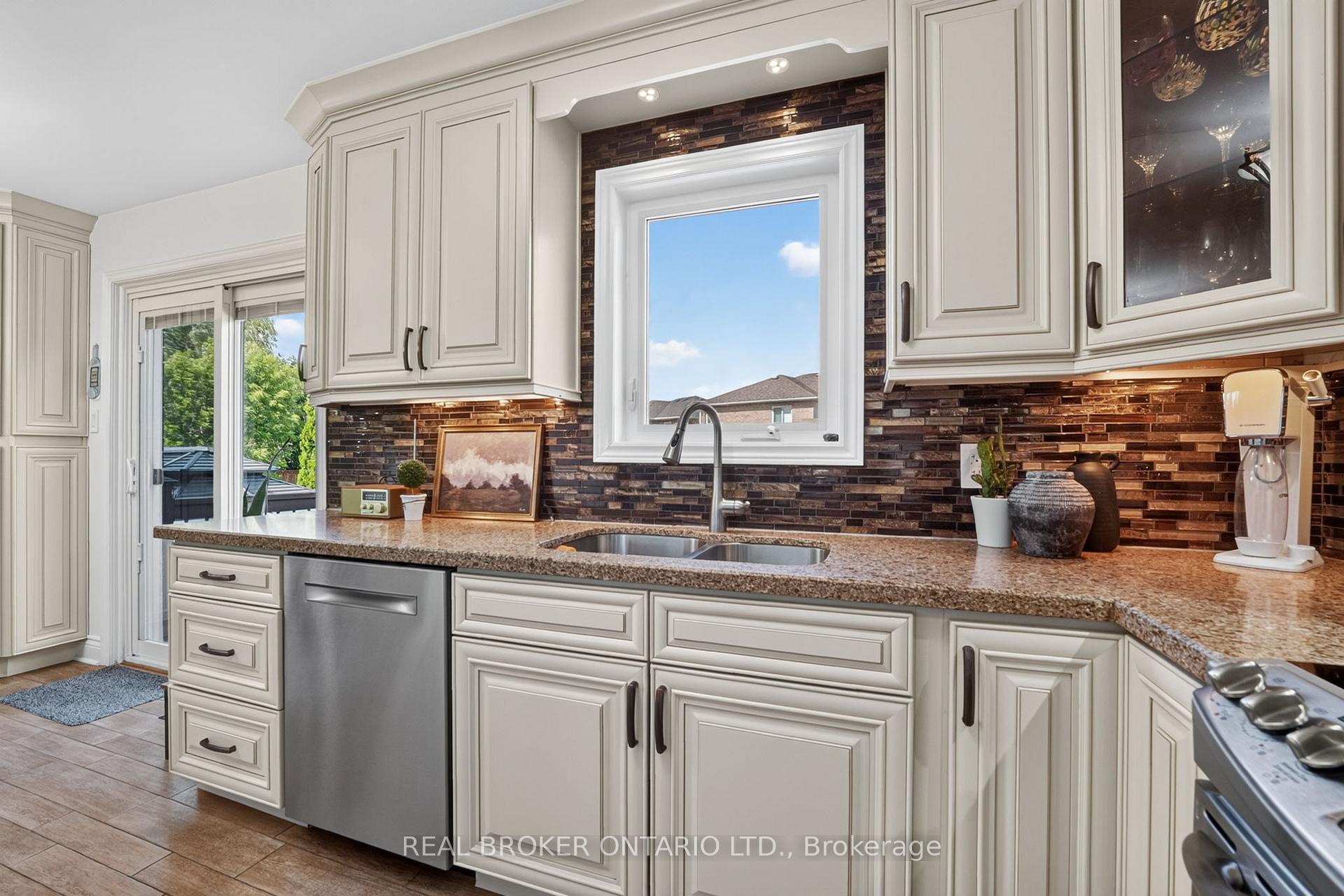 Photo 19 of 74 Harley Avenue, Halton Hills, Georgetown — HOMEH
