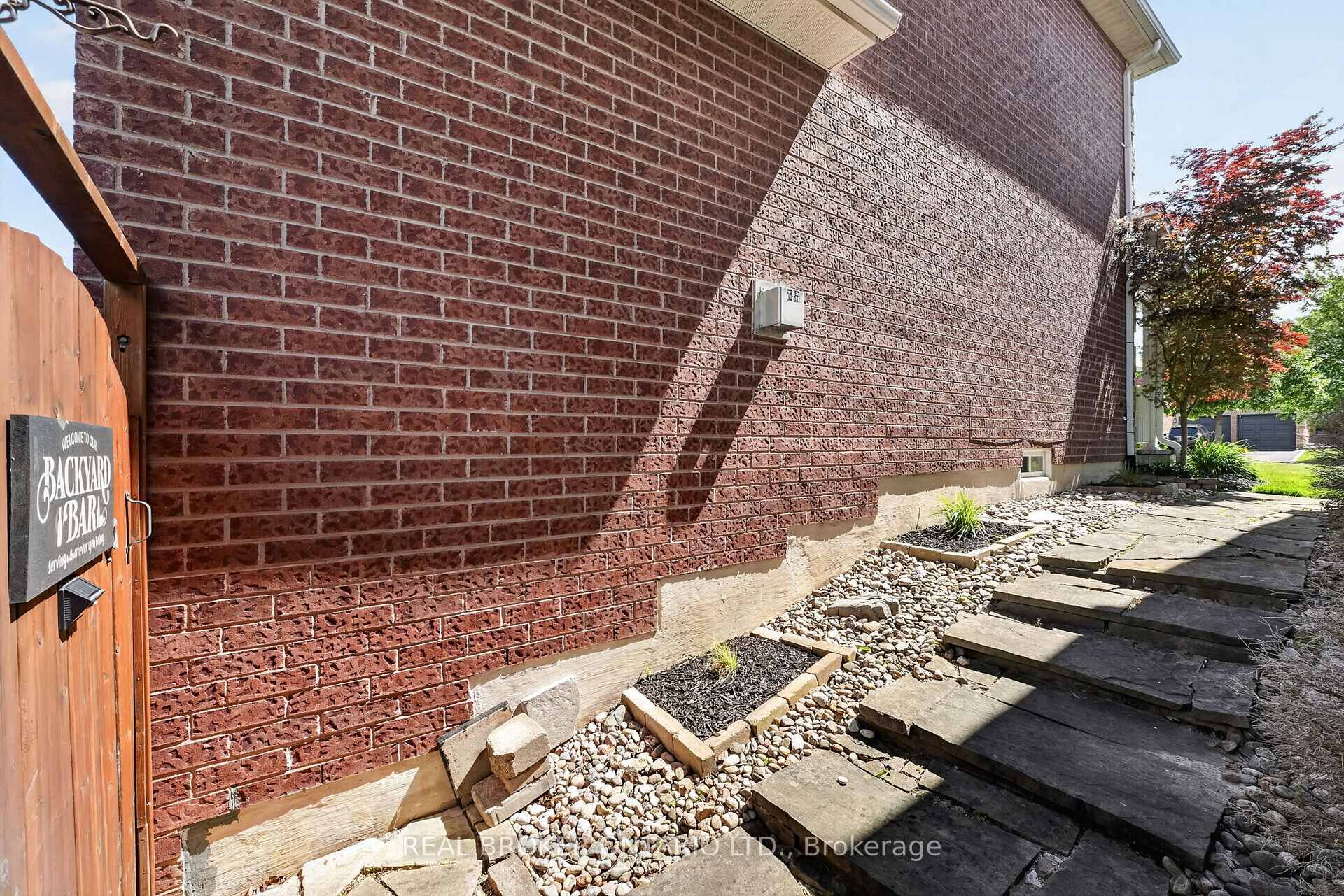 Photo 45 of 74 Harley Avenue, Halton Hills, Georgetown — HOMEH