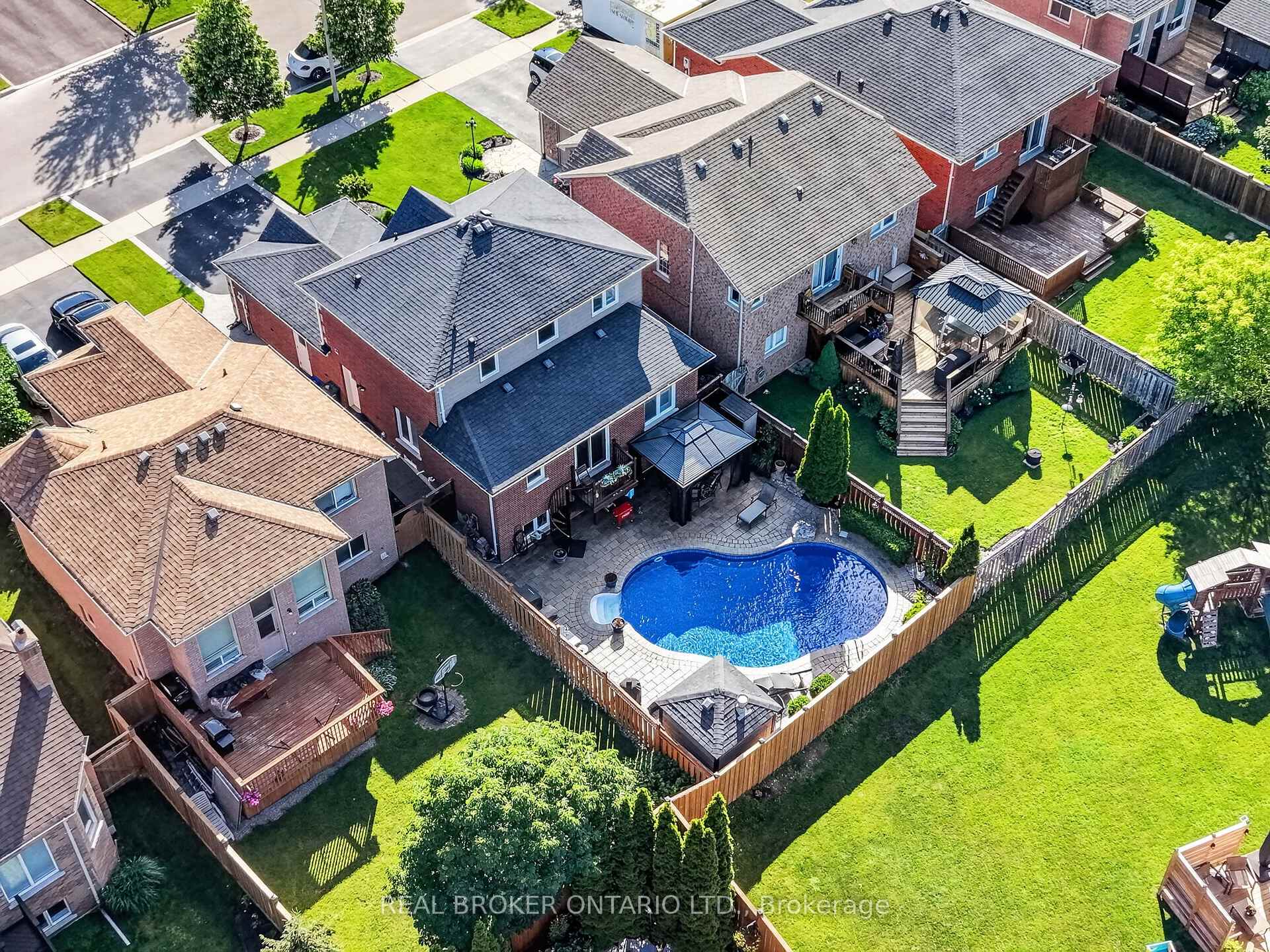 Photo 48 of 74 Harley Avenue, Halton Hills, Georgetown — HOMEH